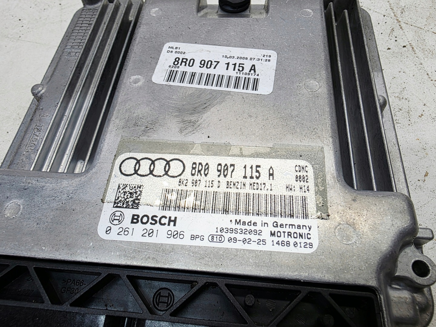 computer control unit of the engine AUDI Q5 8R 2.0 TFSI 8R0907115A