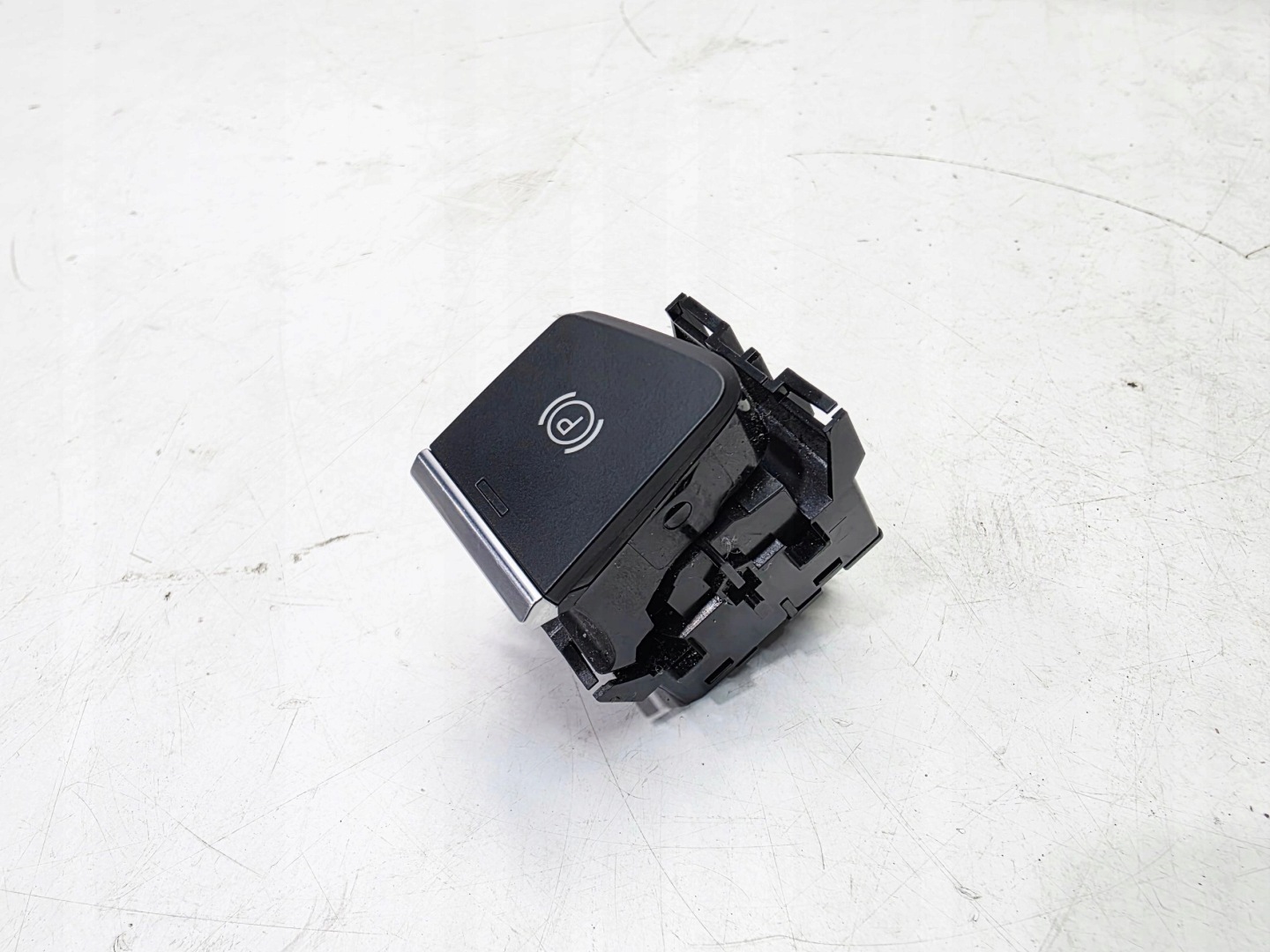 GUZIK elektrická brzda AUDI A4 B9 A5 8W1927225D