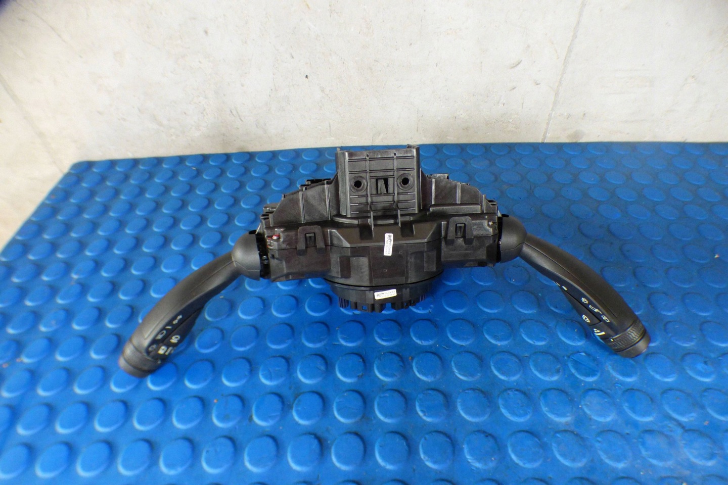 Volvo XC60 II steering wheel levers and controls ring 32350377AA