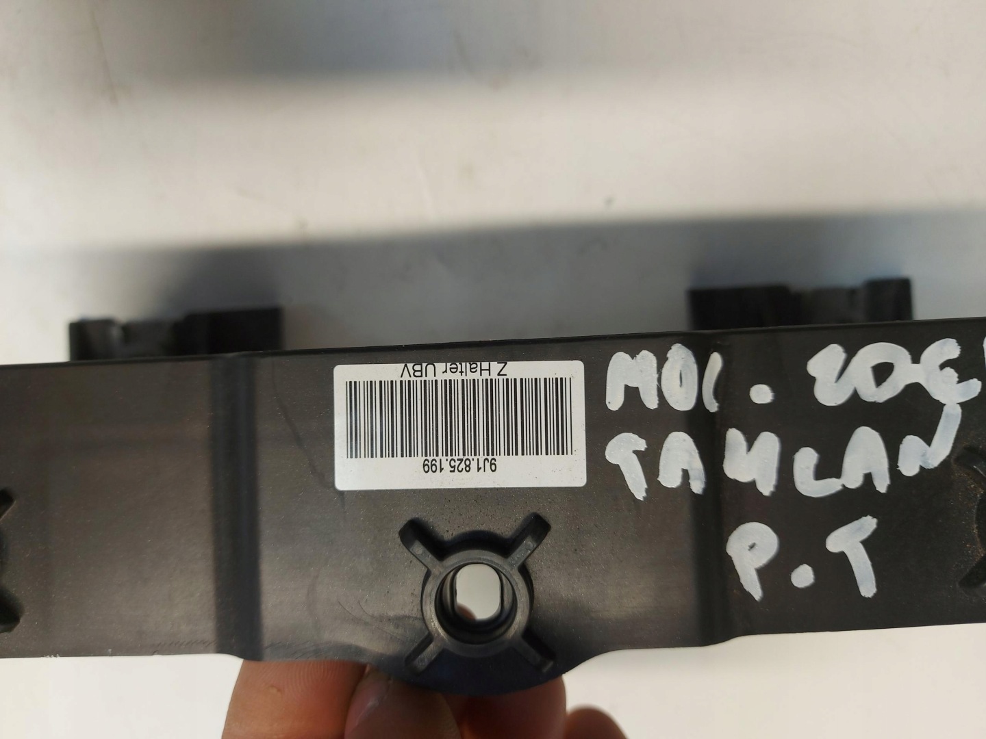 Porsche Taycan 4S 9J1 2021r console holder siders 9J1825199