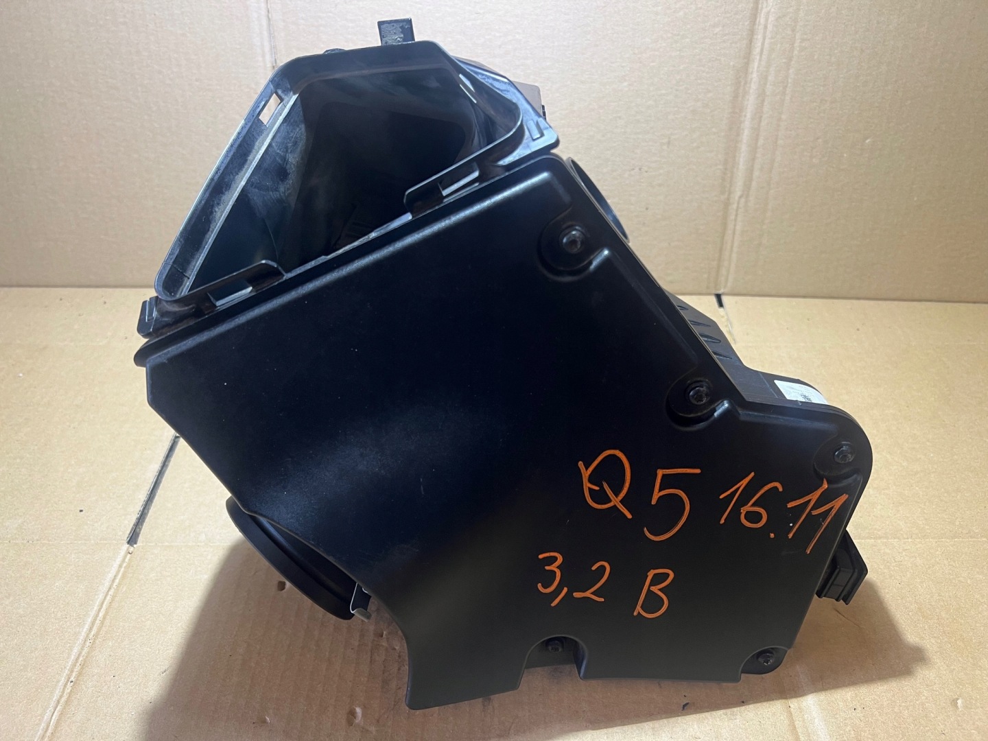 AUDI Q5 8R 3.2 FSI Gehäuse filter luft 8K0133837E