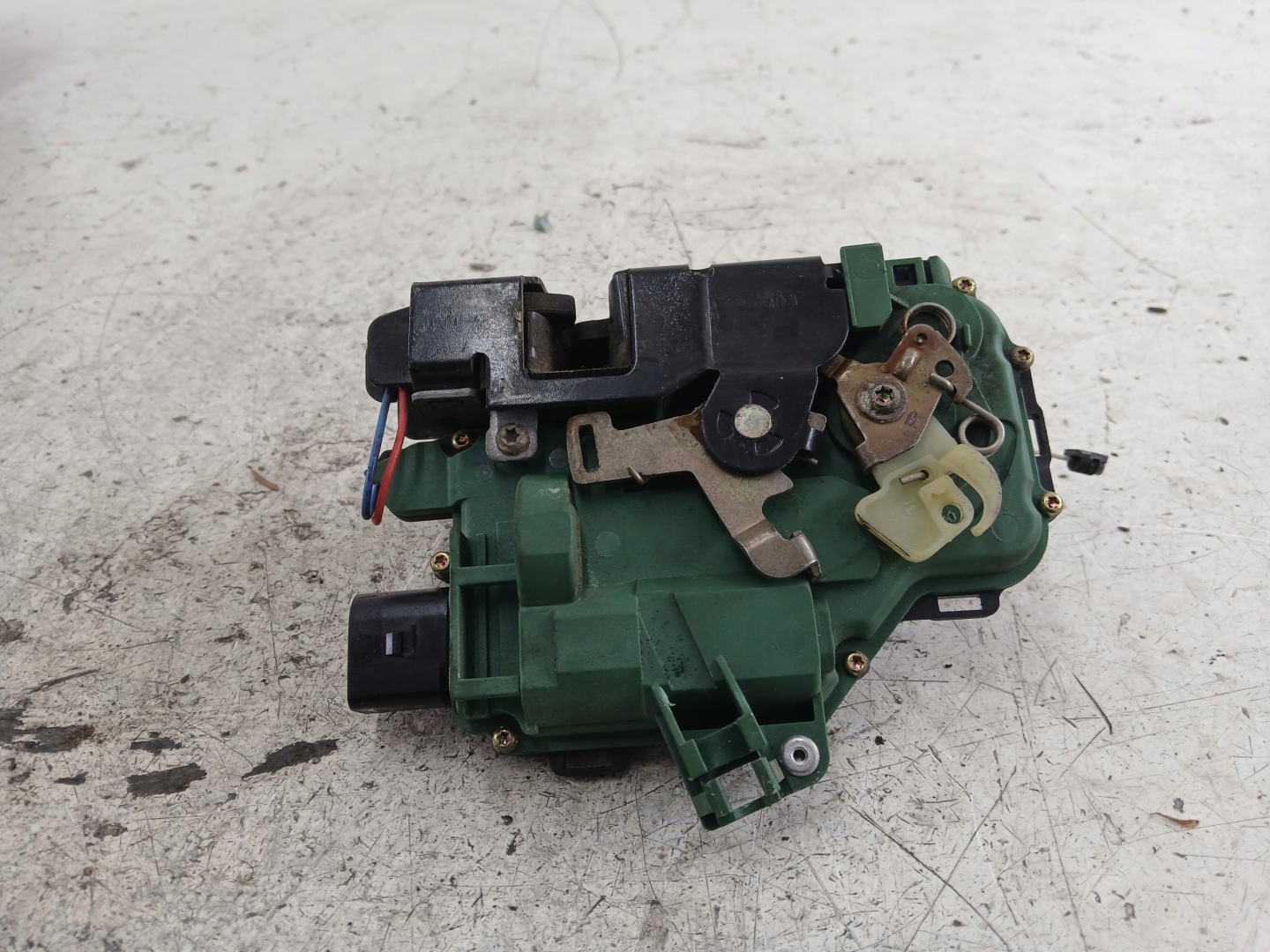 VW PASSAT B5 SKODA OCTAVIA and lock door left front 3B1837015Q