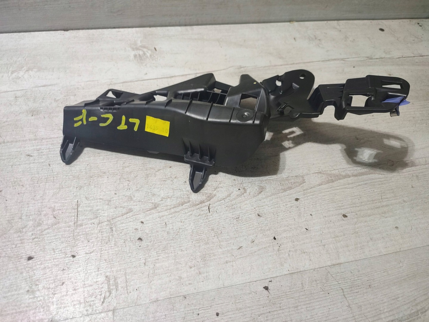 Opel Corsa F 2020 rear part side left bracket mocownanie