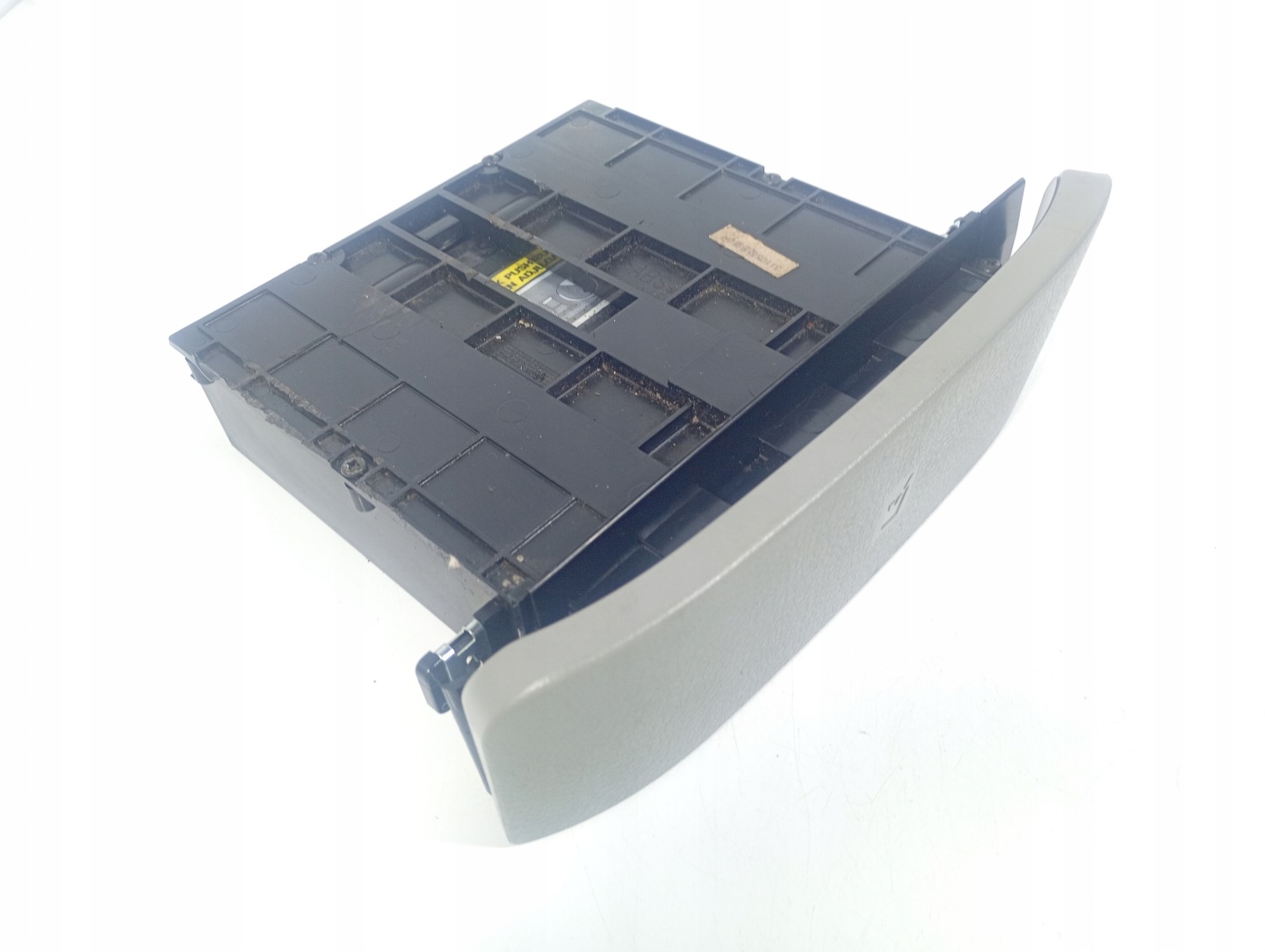 Kia Carnival 98-10 bracket for KUBKI CUPHOLDER
