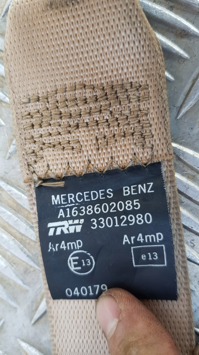 MERCEDES ML W163 Gurten Sicherheits rechts heck A1638602085
