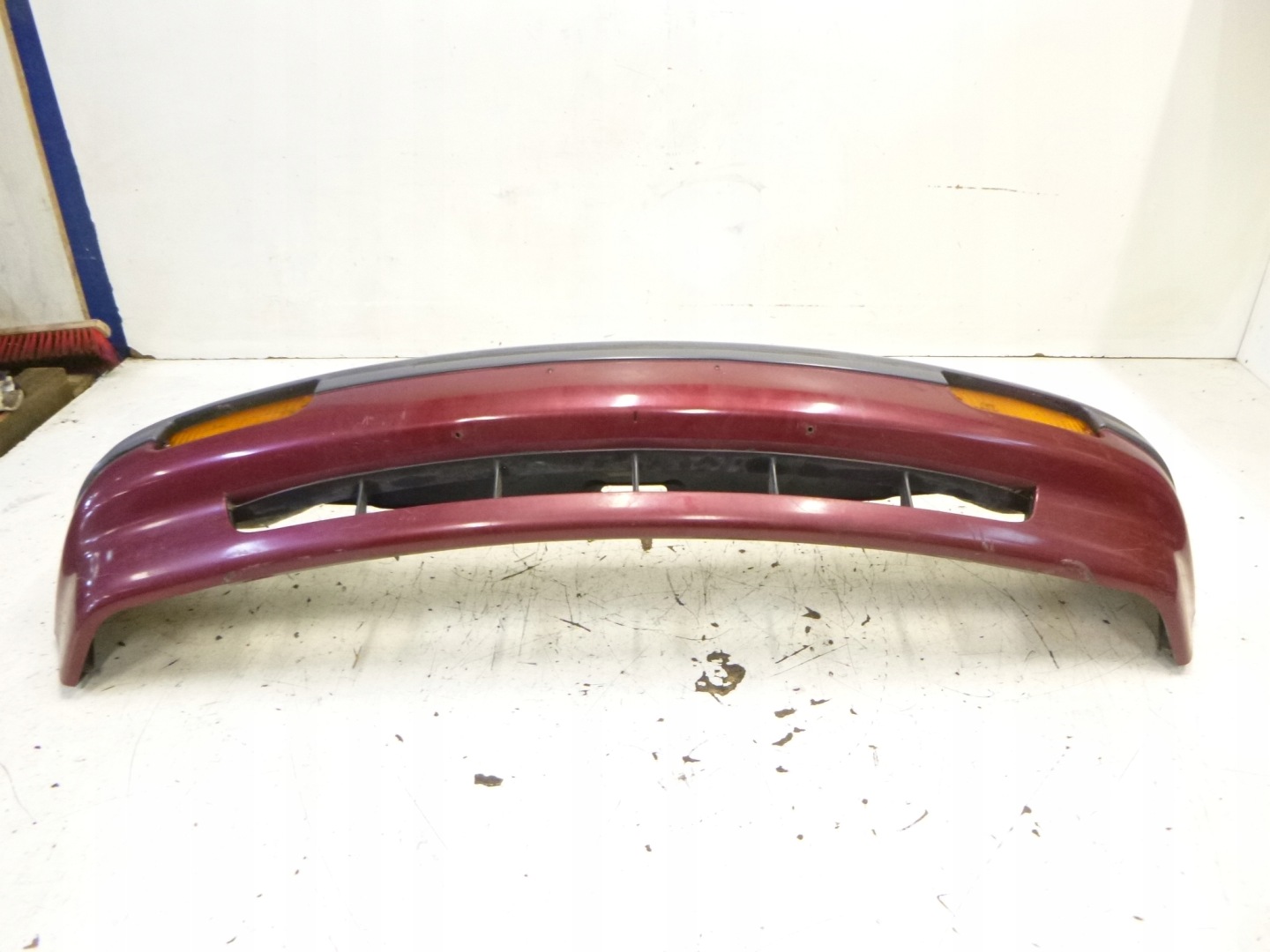 Frontstoßstange Chrysler Saratoga 1991r.
