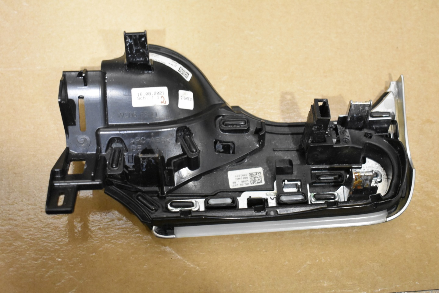 Moulage DECORY LED Console MERCEDES W206 W236 1