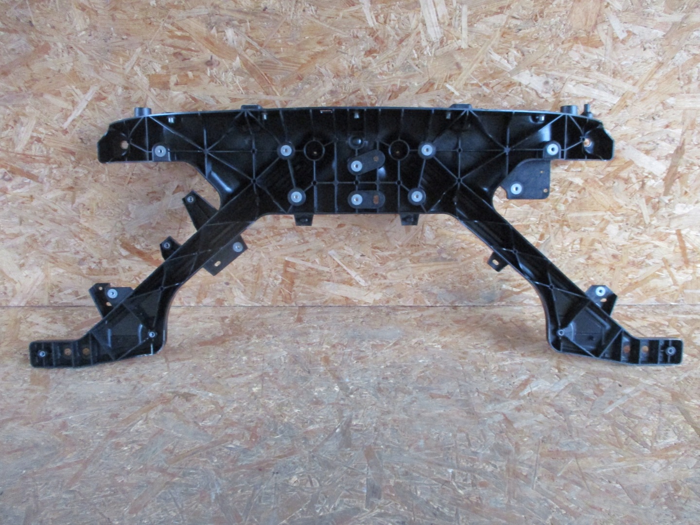 bar, wall front TESLA MODEL Y