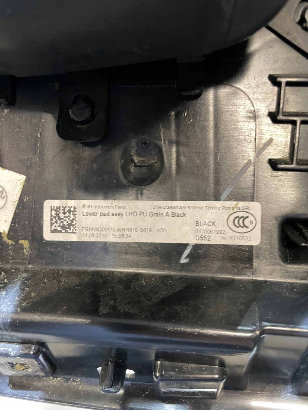 MASERATI LEVANTE BLENDE ABDECKUNG UNTER LENKRAD 670043350