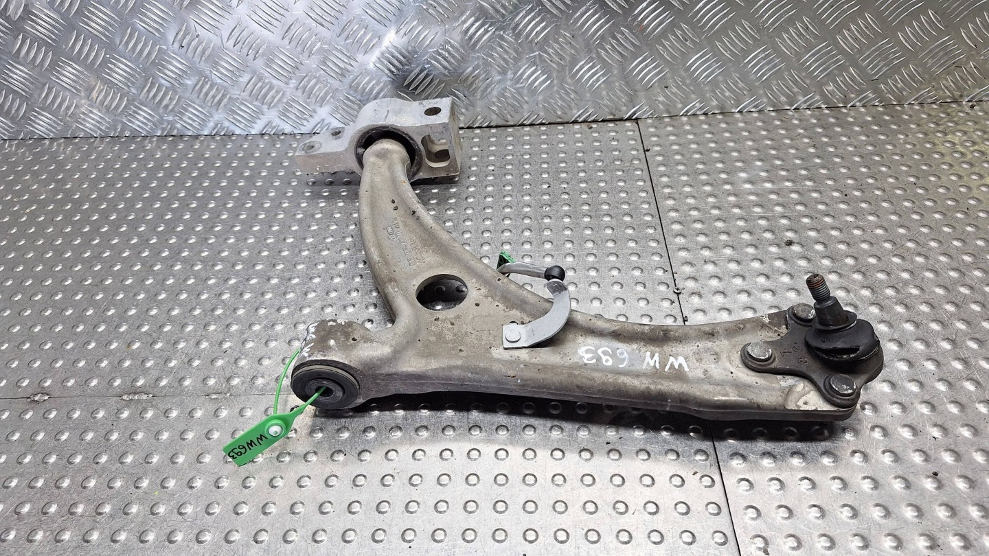 arm right front 3C0407153D VW PASSAT B7 AUDI Q3 8U