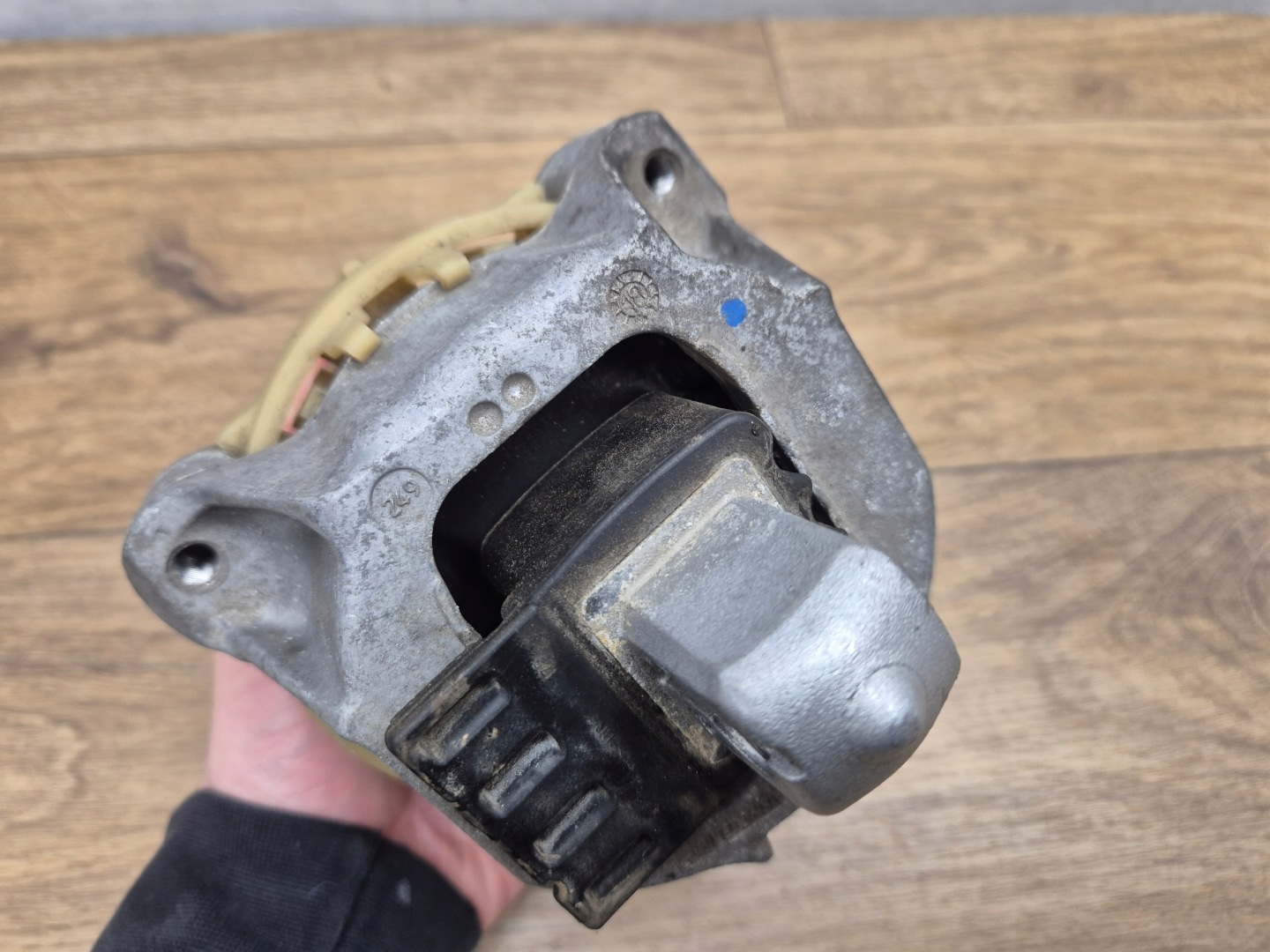 BMW G30 530e G11 G12 740e left engine mount B48 holder holder 6860491