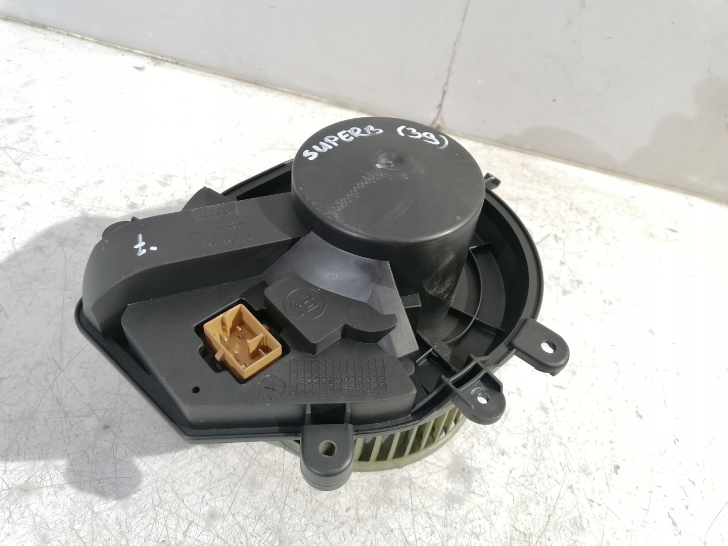 Skoda Superb a ventilátor tOPENÍ klími