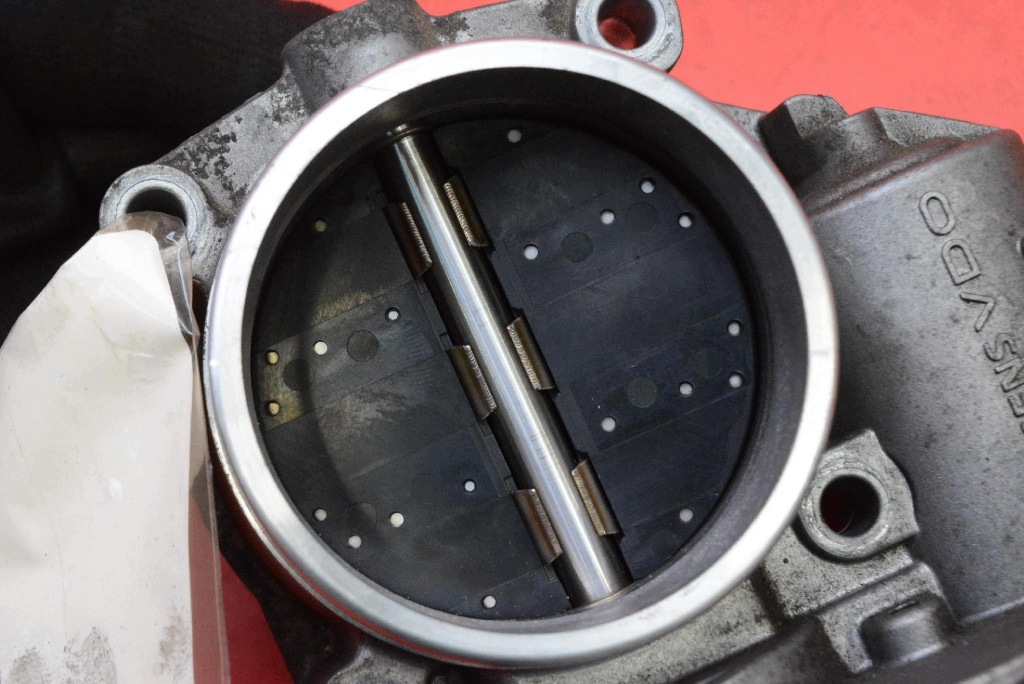 Valvola a farfalla 7561066 BMW E90 E91 2.0i 143 KM LIFT 08-13