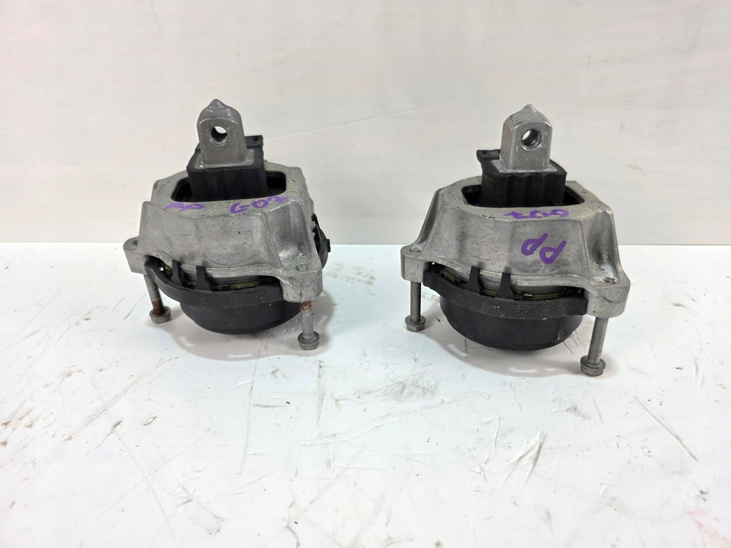 holder engine mount right BMW X7 G07 2987952