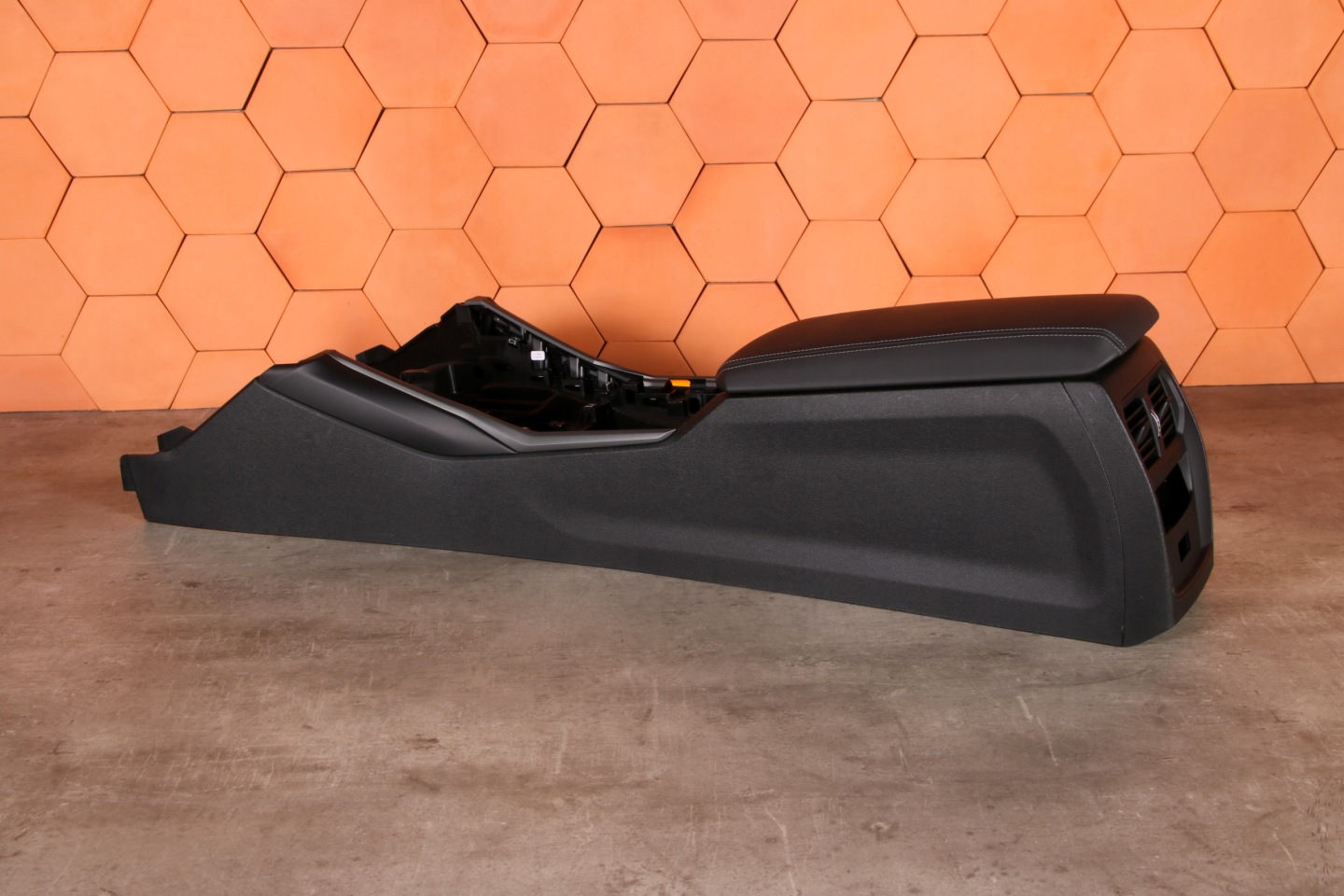 BMW G42 TUNEL central console armrest VERNASCA DARK GRAPHITE EUROPA