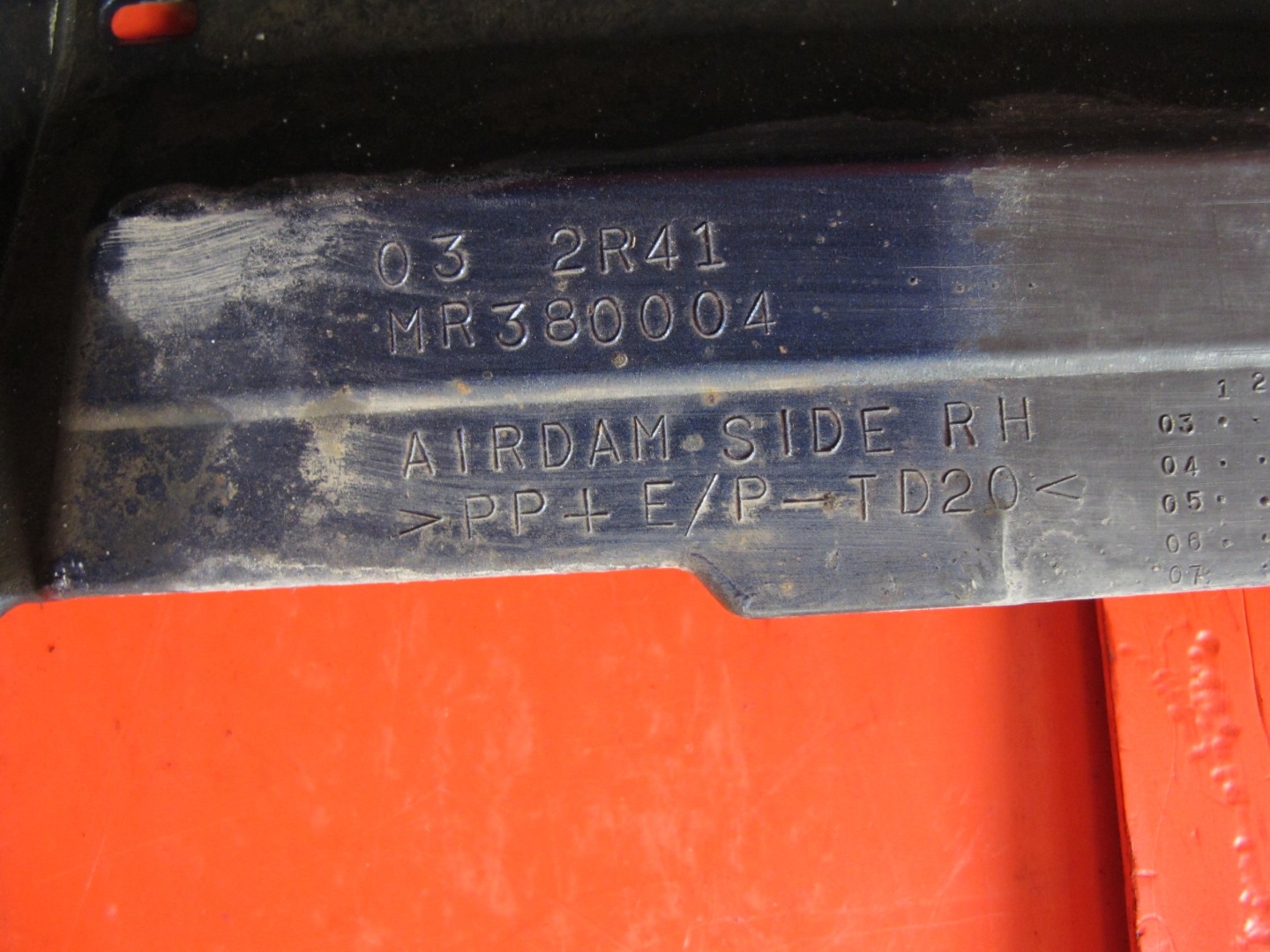 MITSUBISHI LANCER VII CS moulding threshold right T54