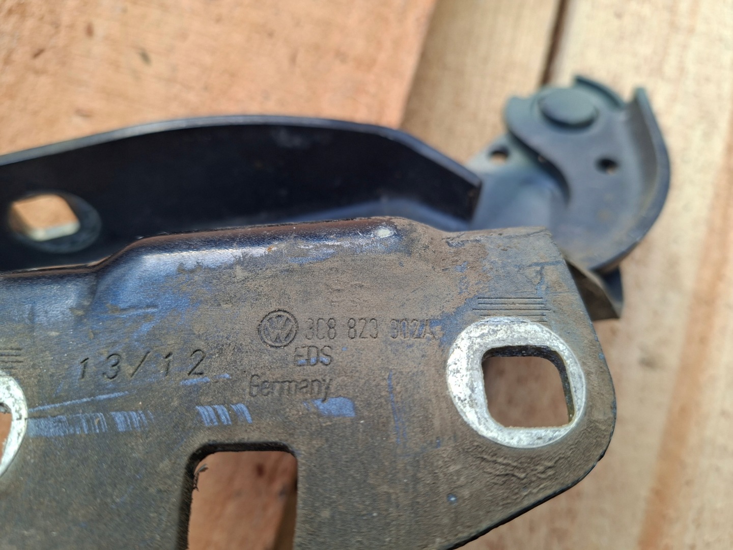 hinge bonnets VOLKSWAGEN PASSAT CC right 3C8823302A
