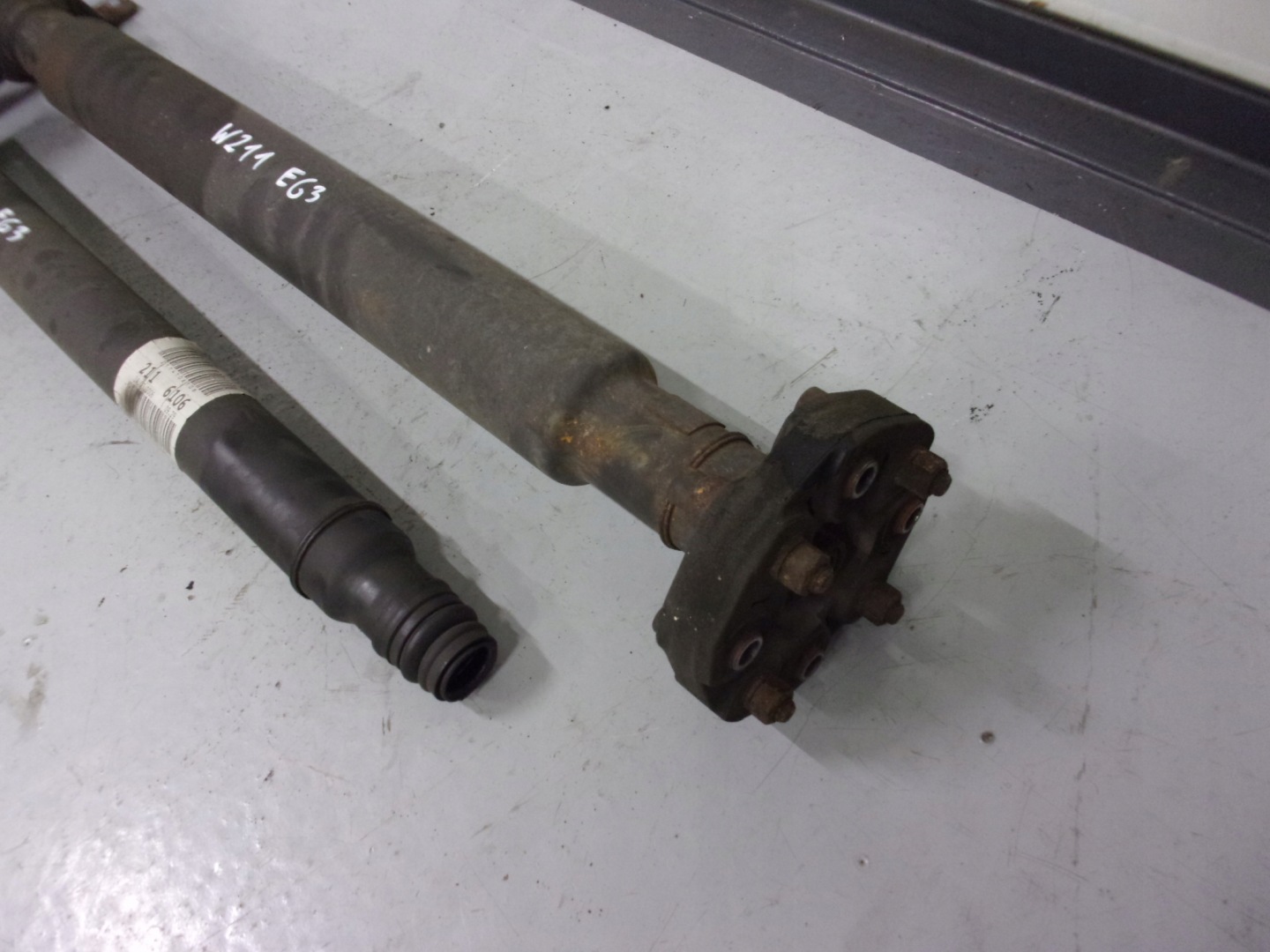 MERCEDES W211 E211 E 63 AMG M156 cardan 2114106106