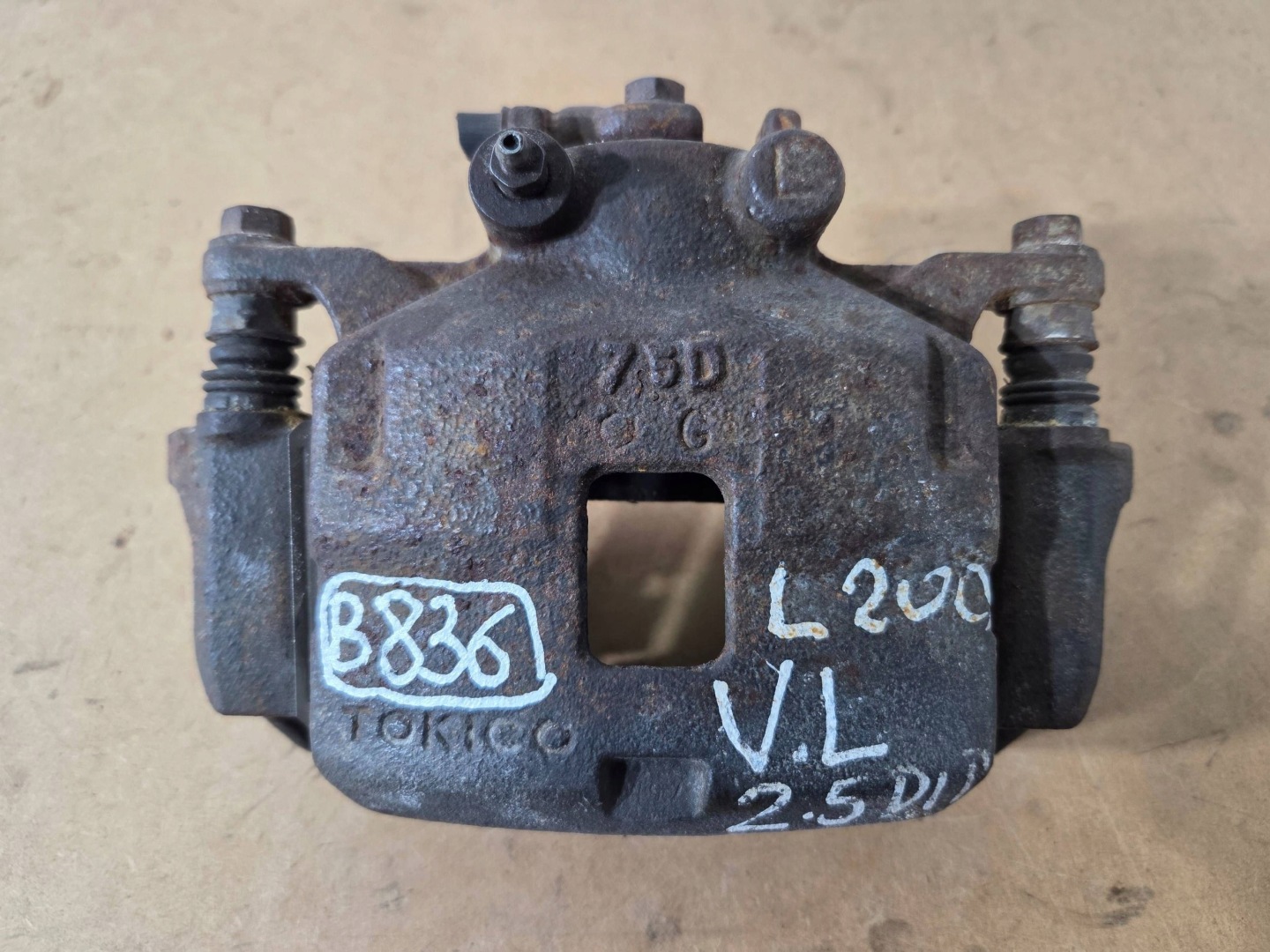 Mitsubishi L200 caliper brake front left (B836)
