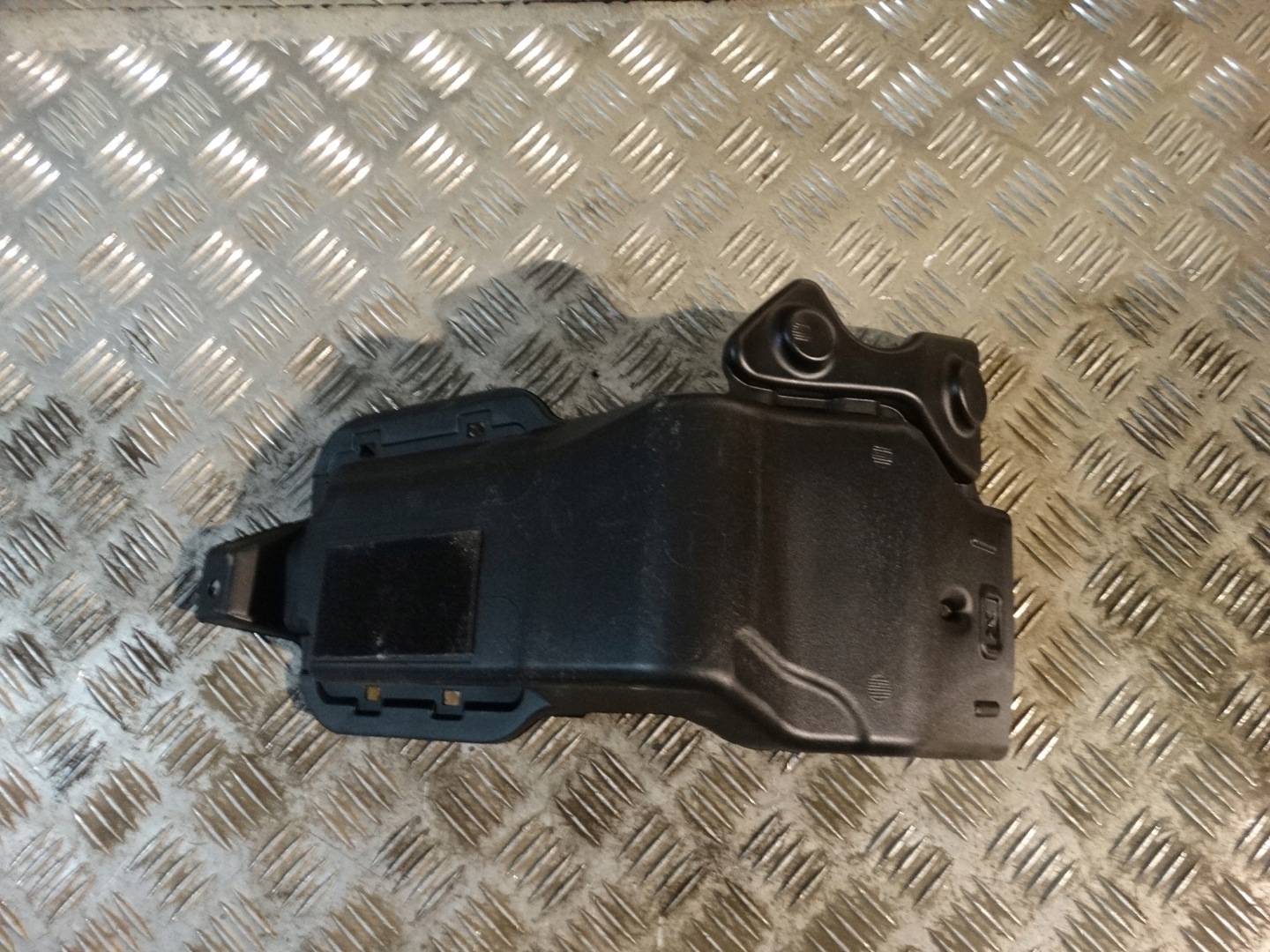 IDEALNY drain air left MERCEDES W223 1