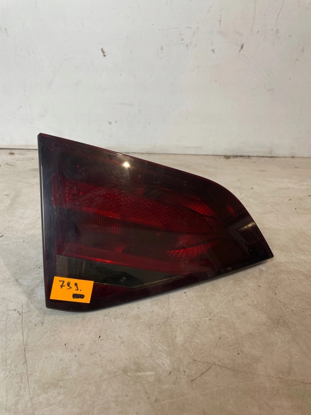 light rear part rear left to the bonnet Audi A4 B8 sedan