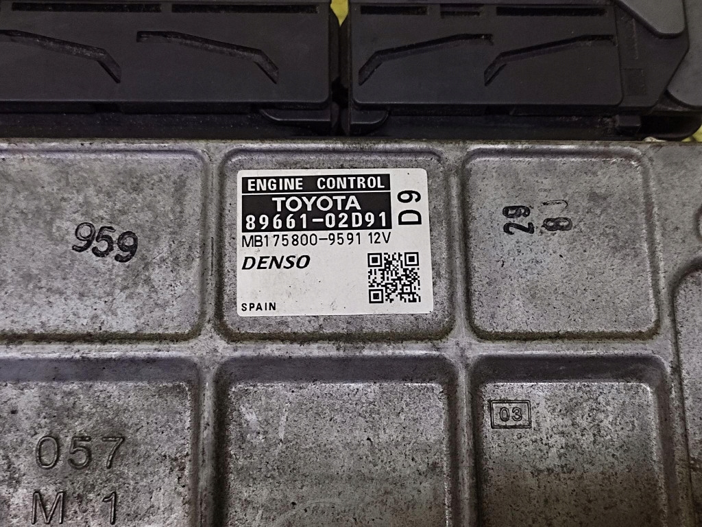 TOYOTA AURIS 2.0 D control unit of the engine 8966102D91