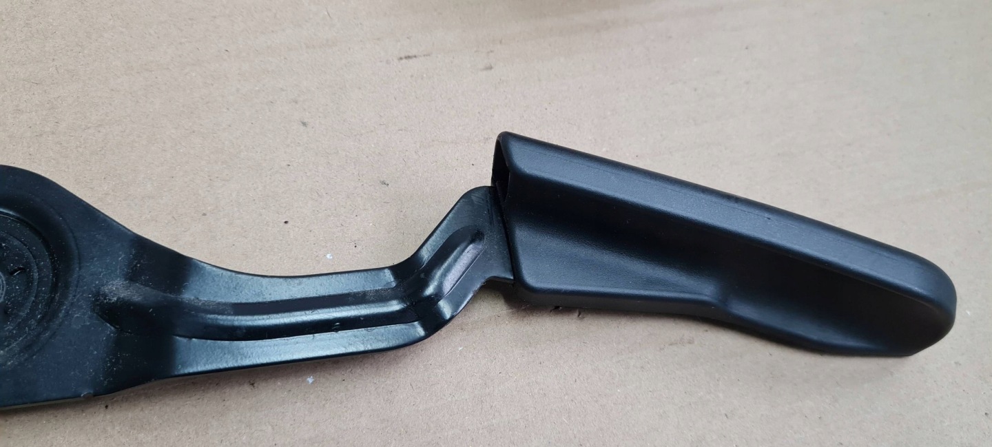 A6 C6 LIFT handle DZWIGNI bracket seat right front right 8328336L A4 B6 B7