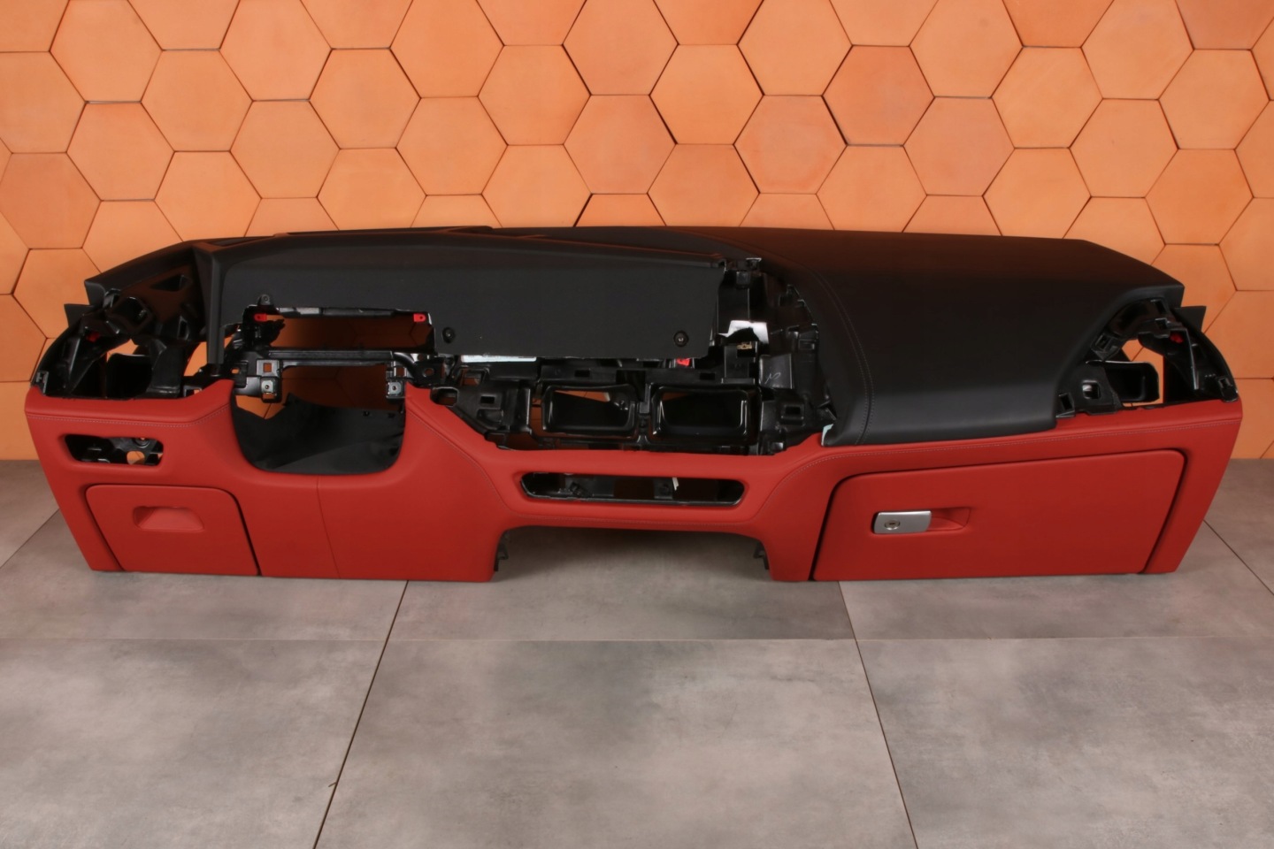 BMW X8 XM G09 originál dashboard instrument panel console MERINO SAKHIR ORANGE HUD