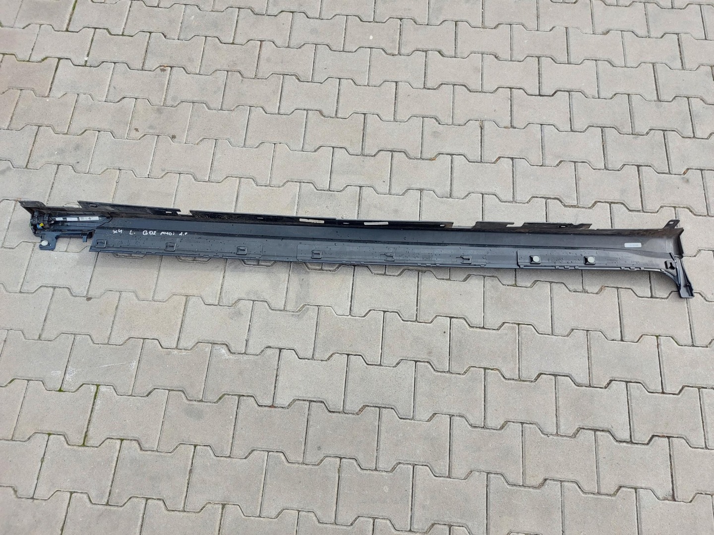 BMW G02 X4 M40i 2023 moulding cap threshold left 139605