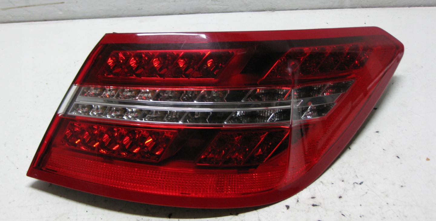 MERCEDES W207 3.0 CDI 11R light right rear part A2079060258 EU