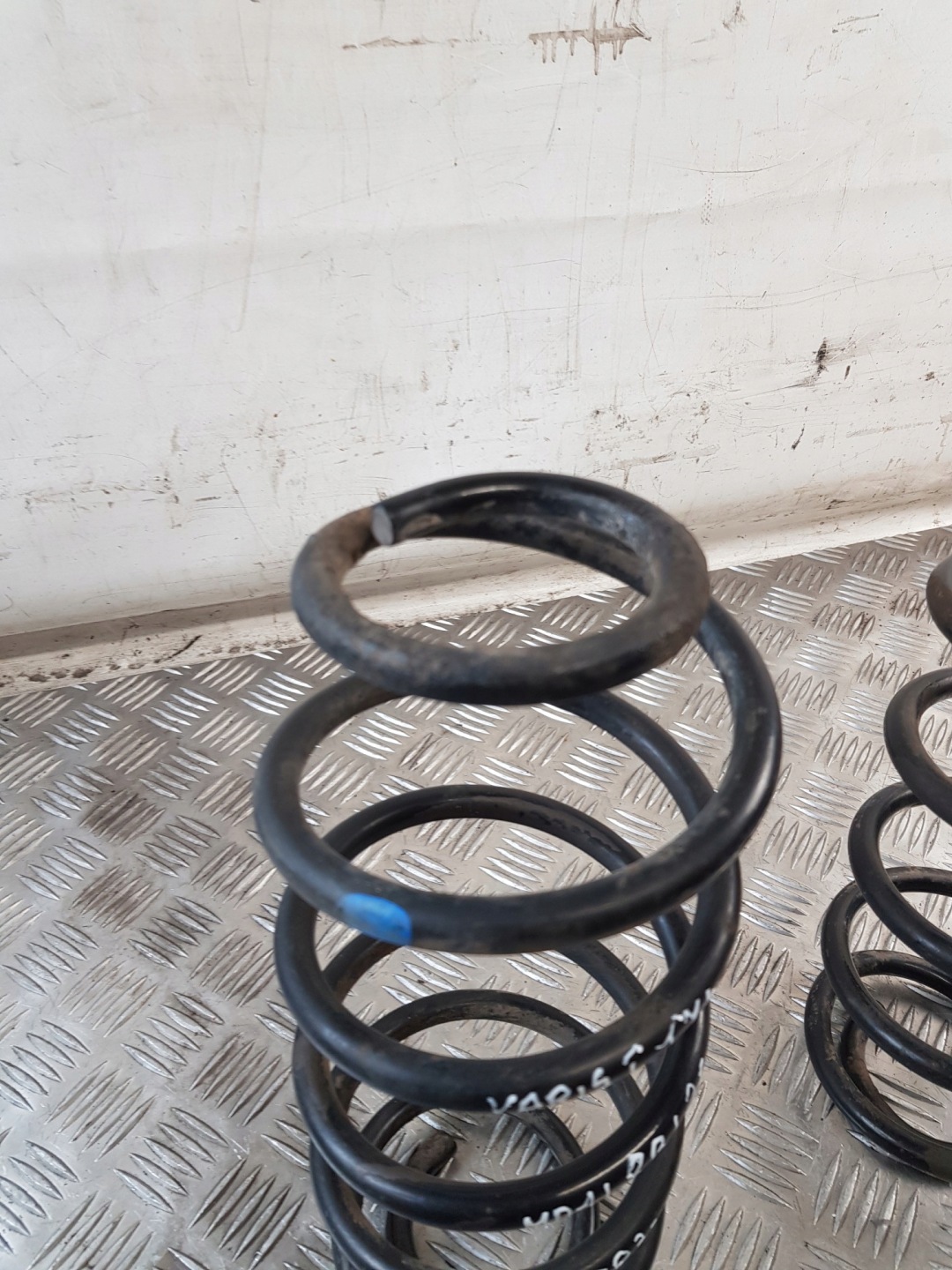 molle Della sospensione posteriore 2 SZTUKI TOYOTA YARIS e