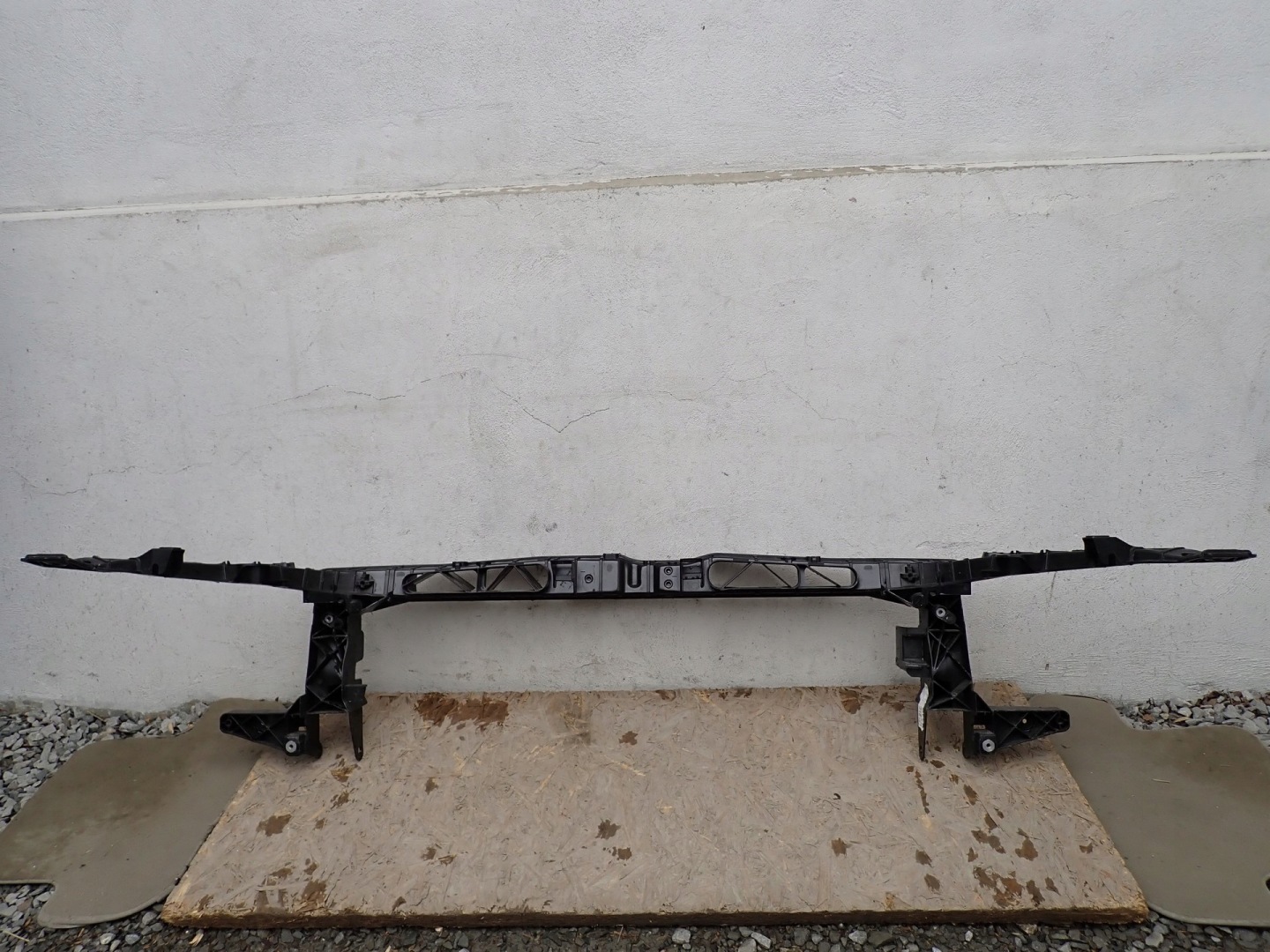 support panel for radiators pillar iron MERCEDES B KLASA 247 2018- A2476223000