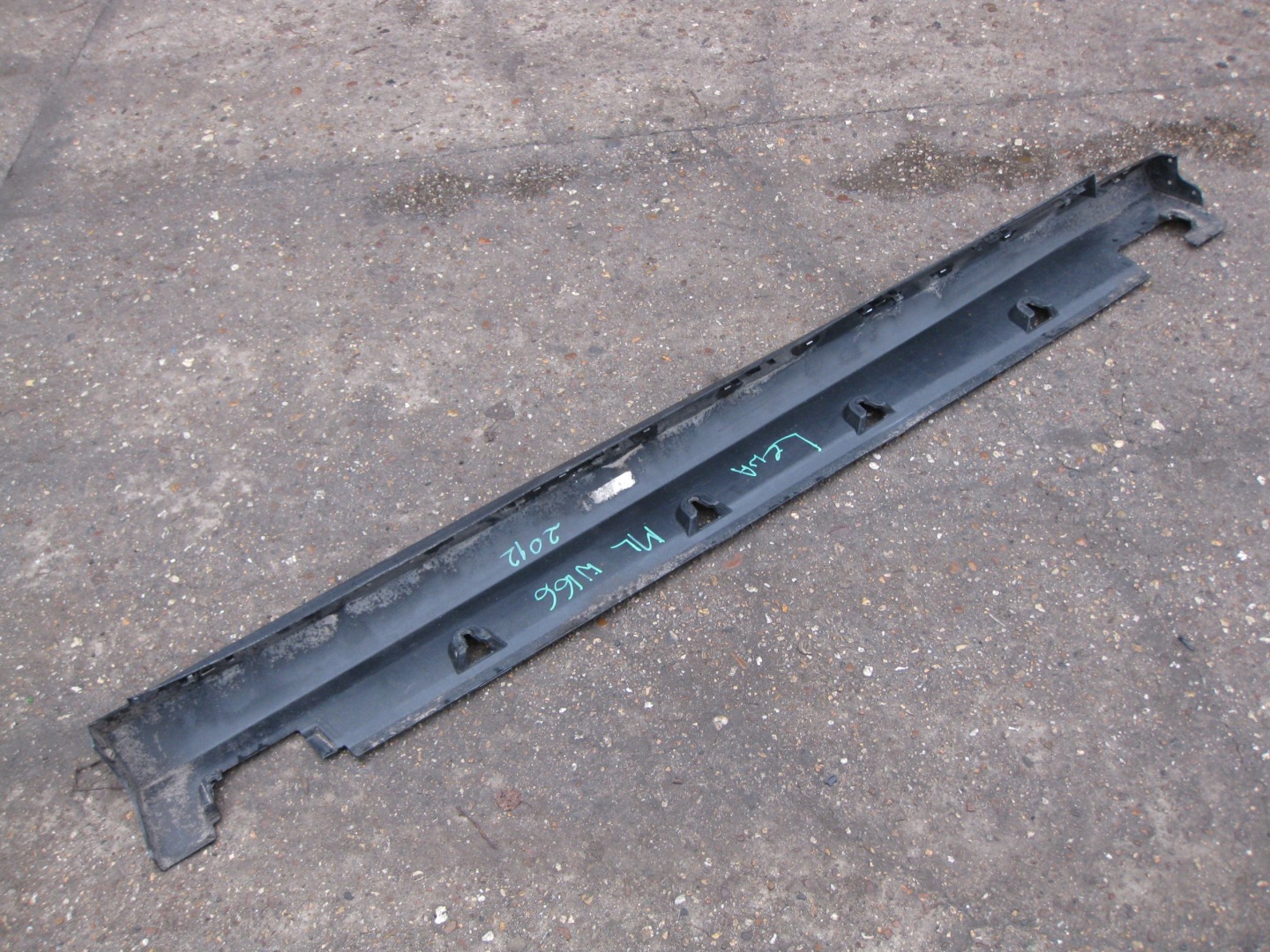 MERCEDES ML W166 3.0 CDI 12R moulding threshold left A1666900340