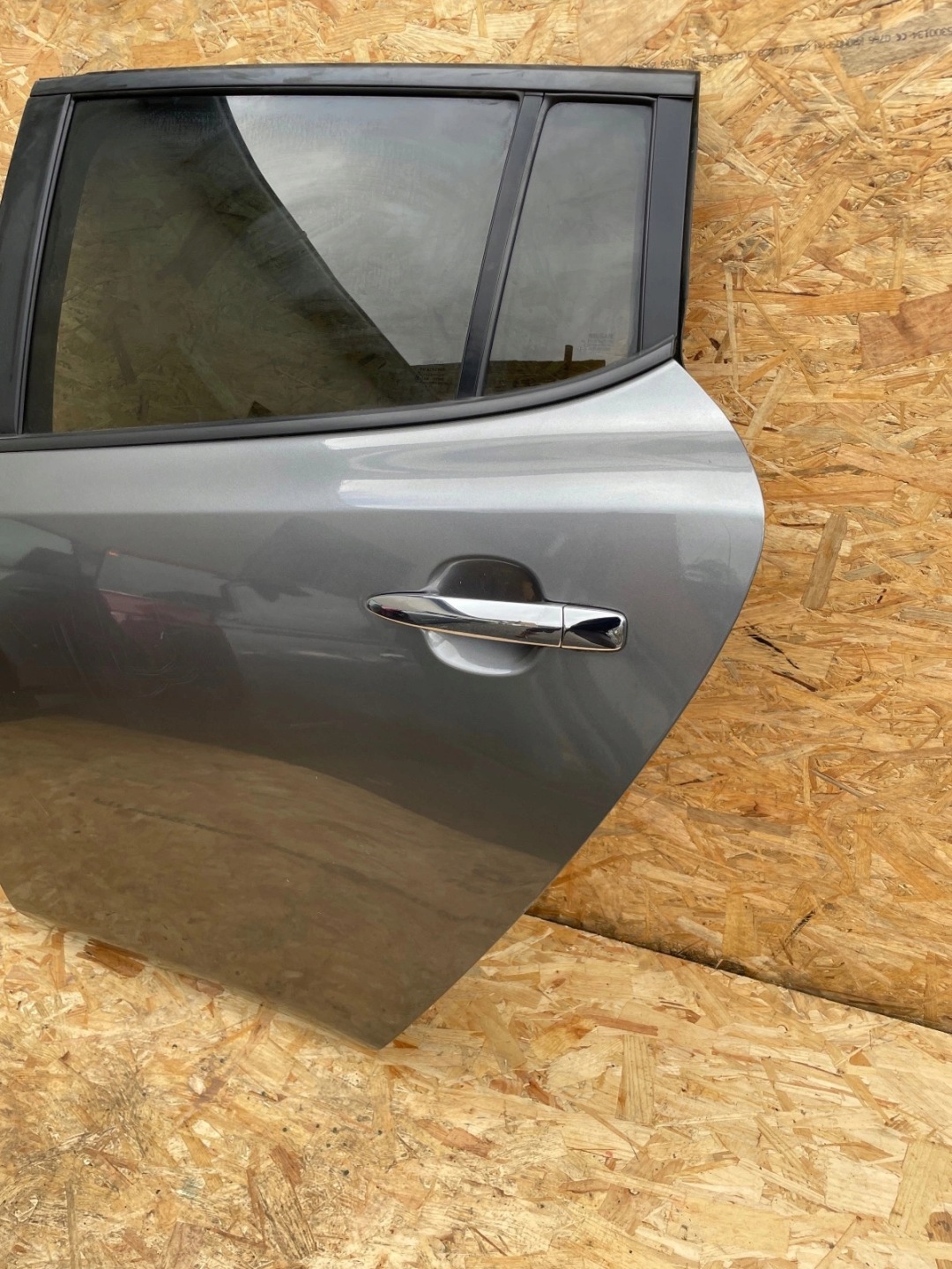 door rear part rear. left Nissan Leaf and Szare