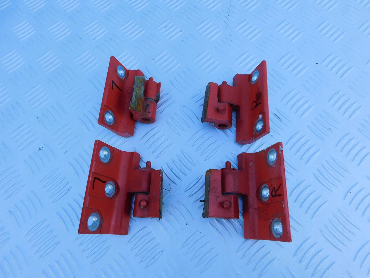 Sprinter 906 VW Crafter hinge hinges door front komplet left right 4 szt