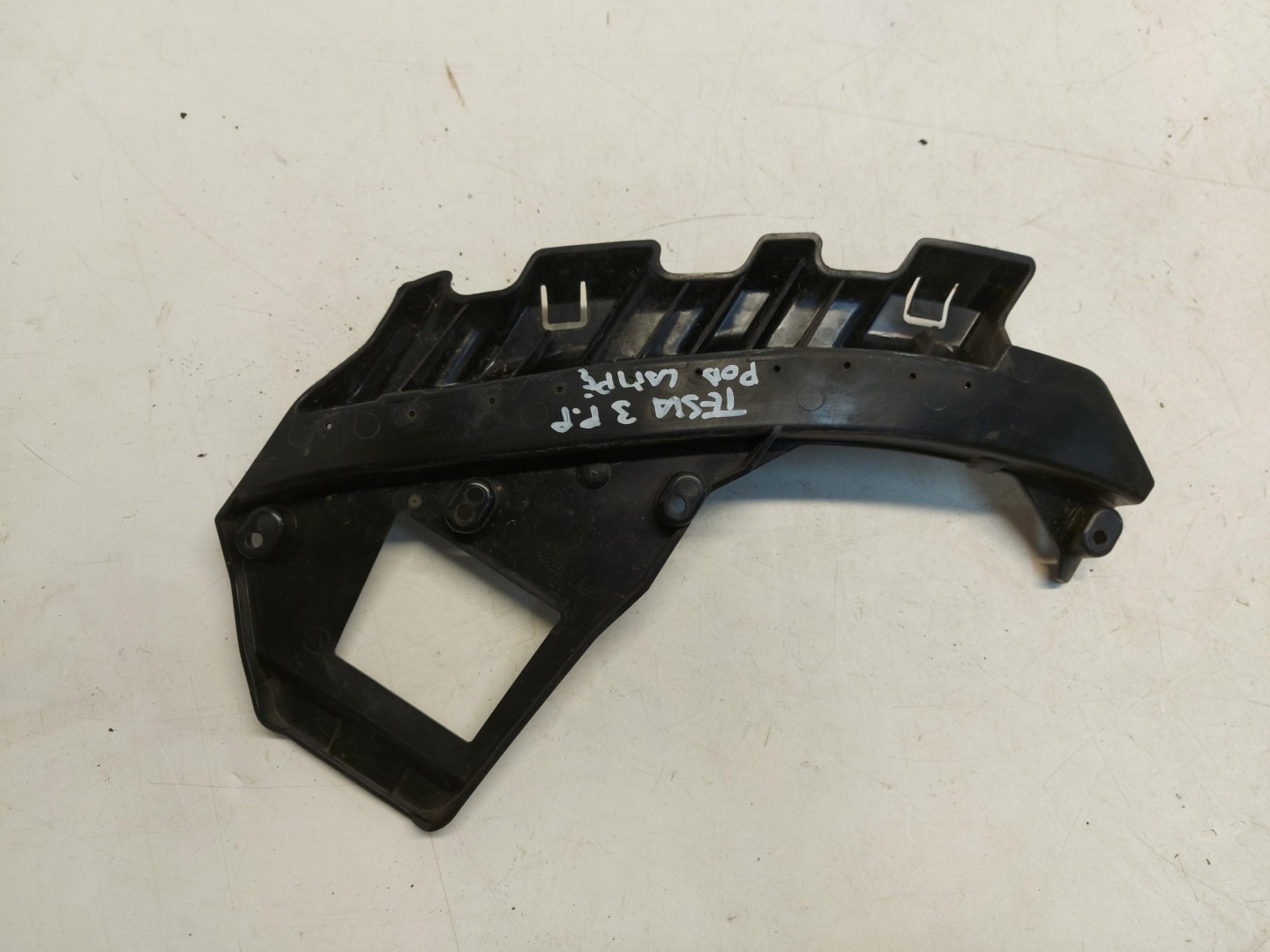 TESLA 3 III bumper bracket front right below lampe