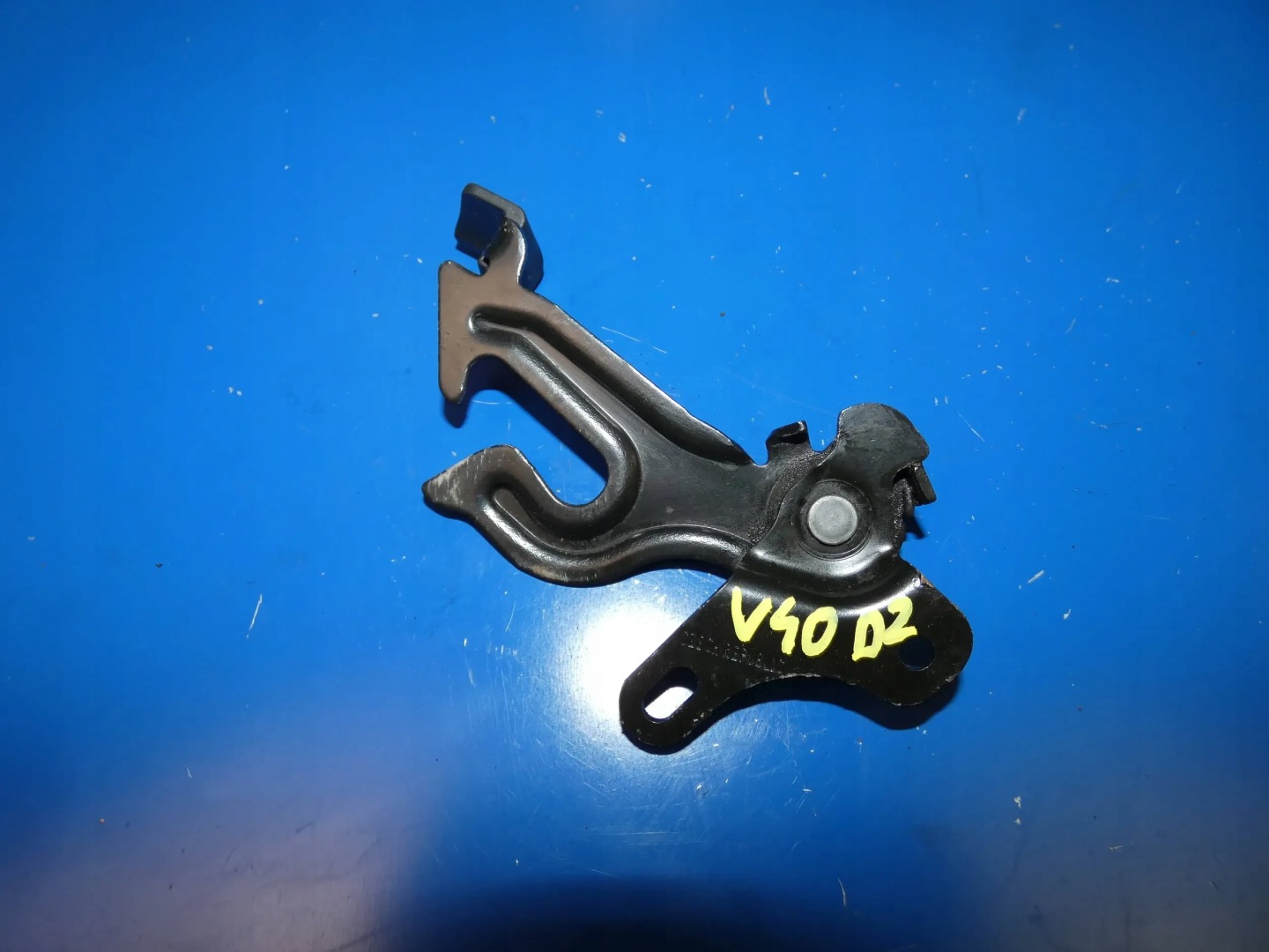 VOLVO V40 II bonnet latch lock RYGIEL handle