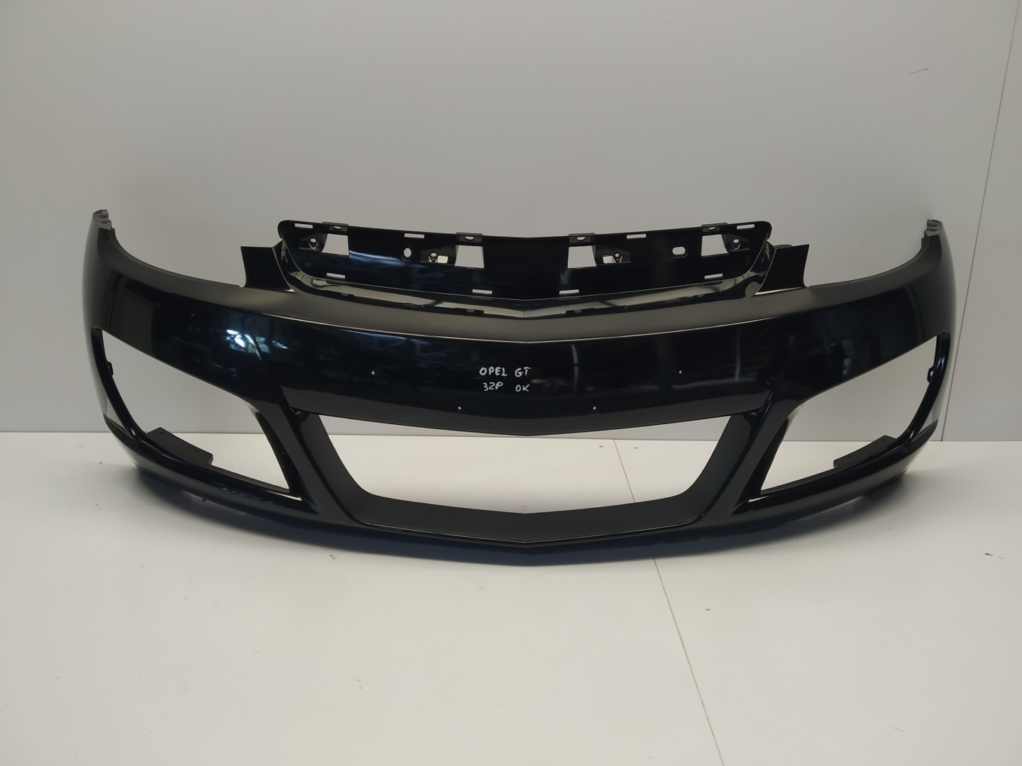 2007-2009r Opel GT ladny bumper front original Czary without pekniec