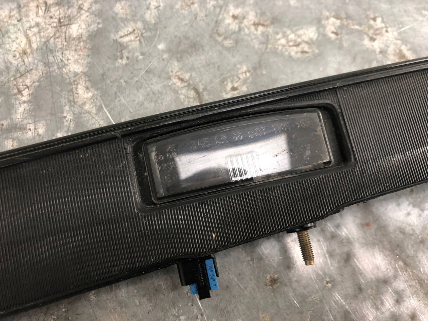 moulding cap bonnet BMW E65 6908711