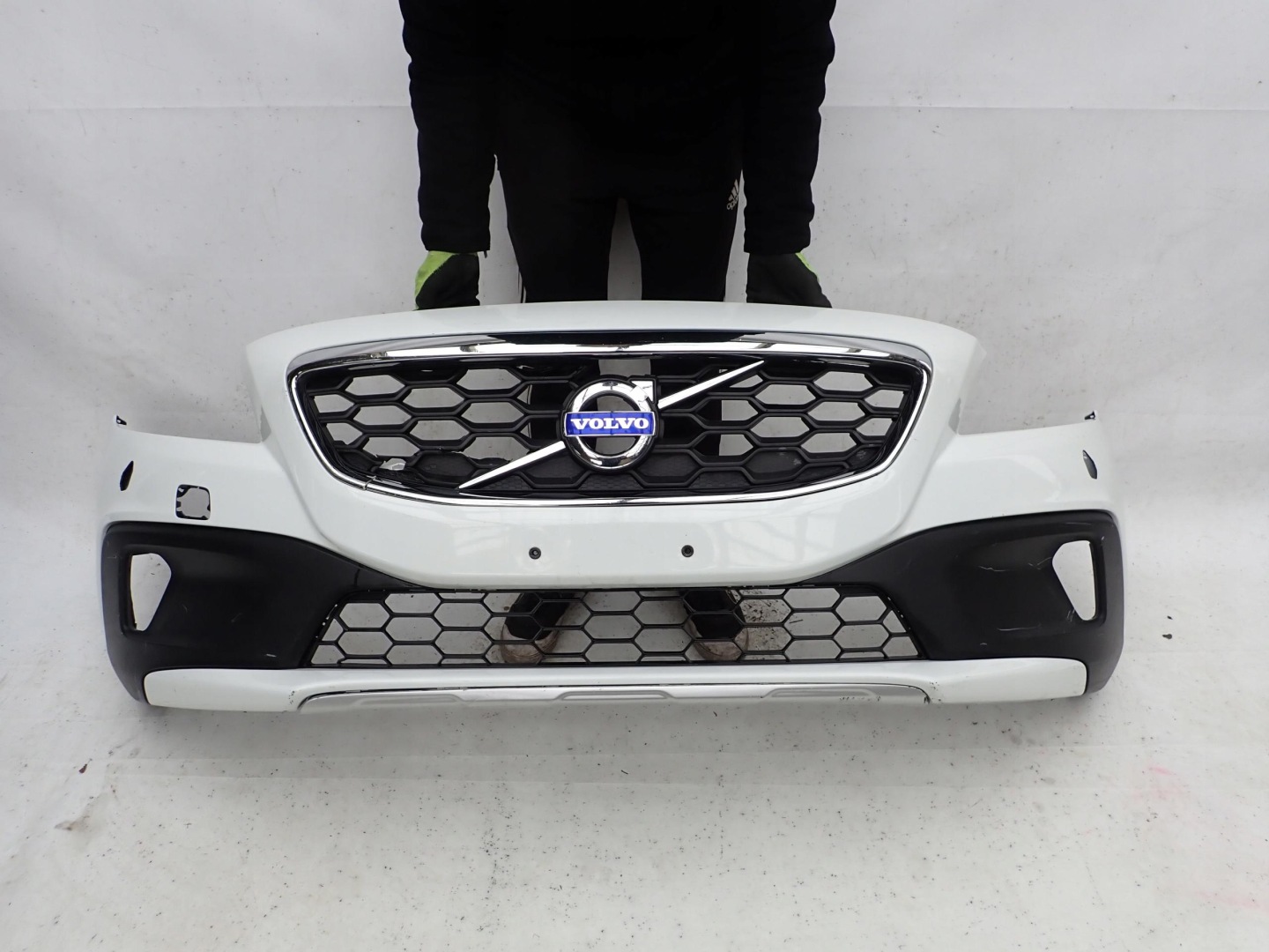 VOLVO XC40 CROSS COUNTRY 12- bumper front washer PDC