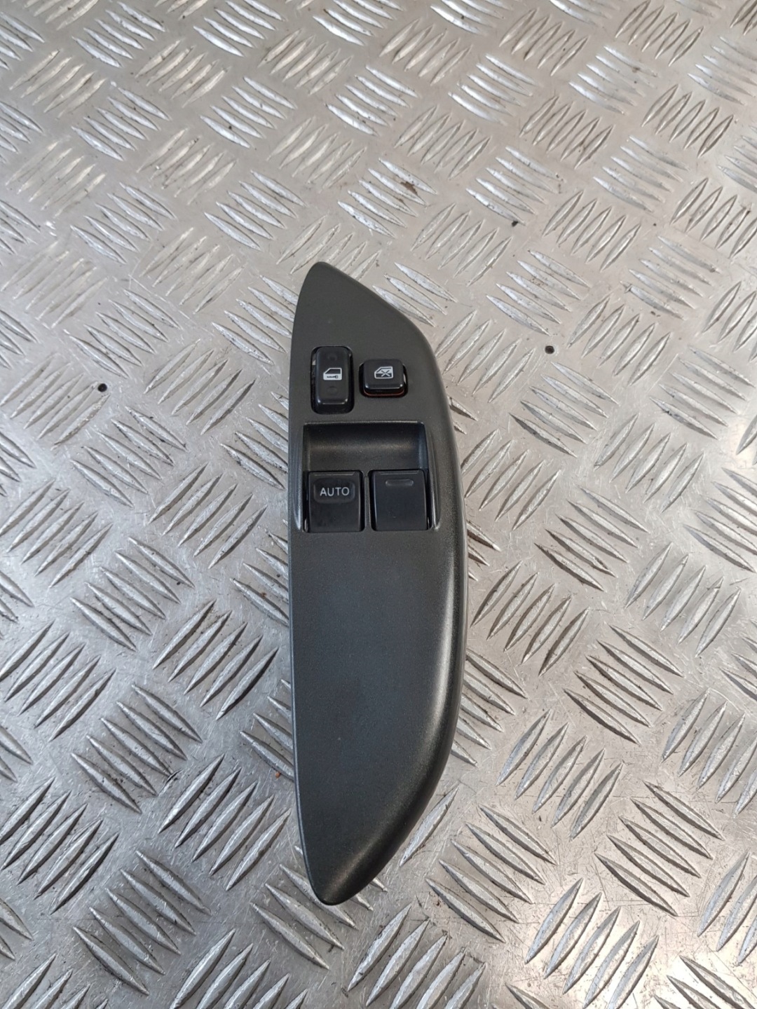 PANEL window control switch left front driver´s TOYOTA YARIS and 01R