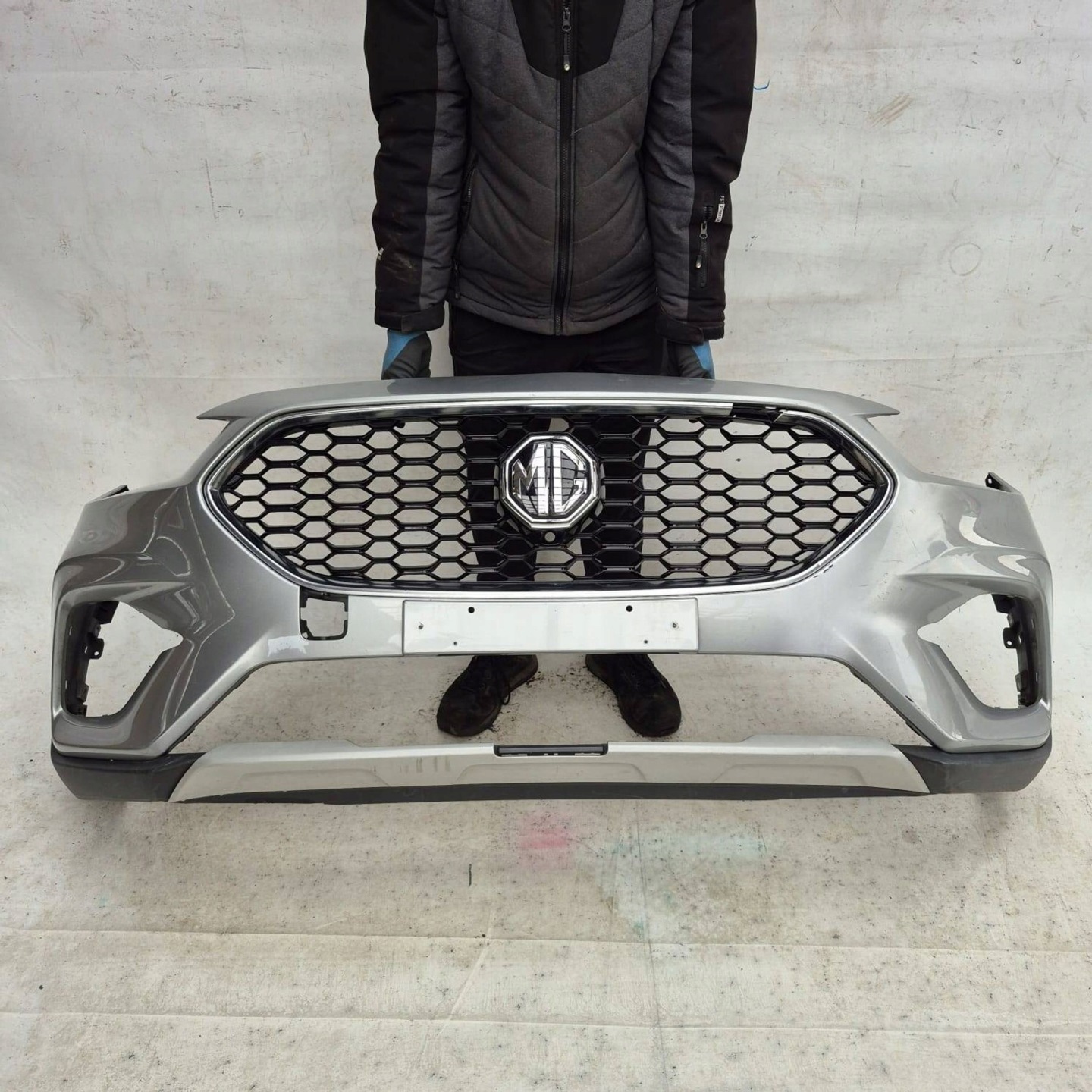 MG ZS LIFT 20- bumper front front P10628329 + GORA