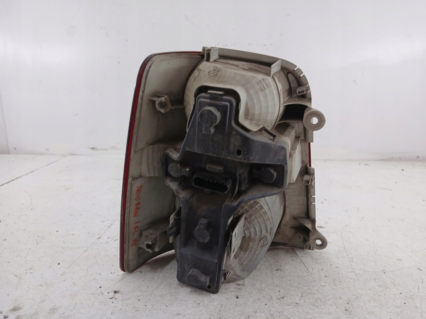 VW TOURAN and LIFT light right rear part
