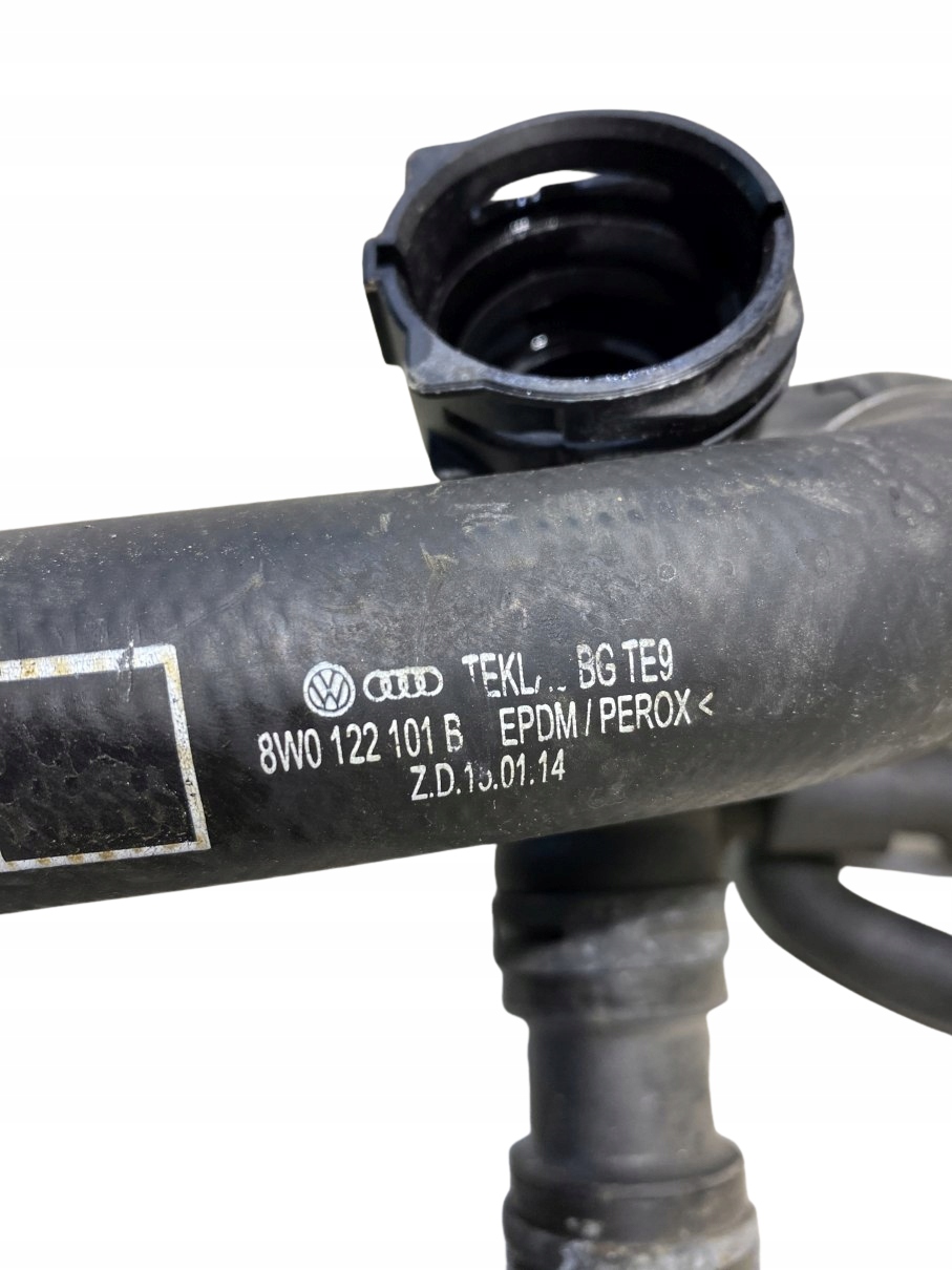 vedení vody A4 B9 2.0 TFSI 06H121601N