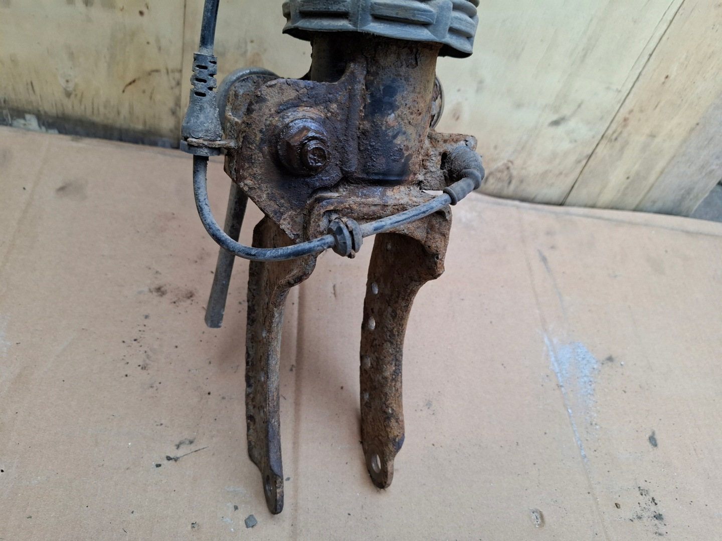shock absorber left front AUDI Q7 7L8616039A