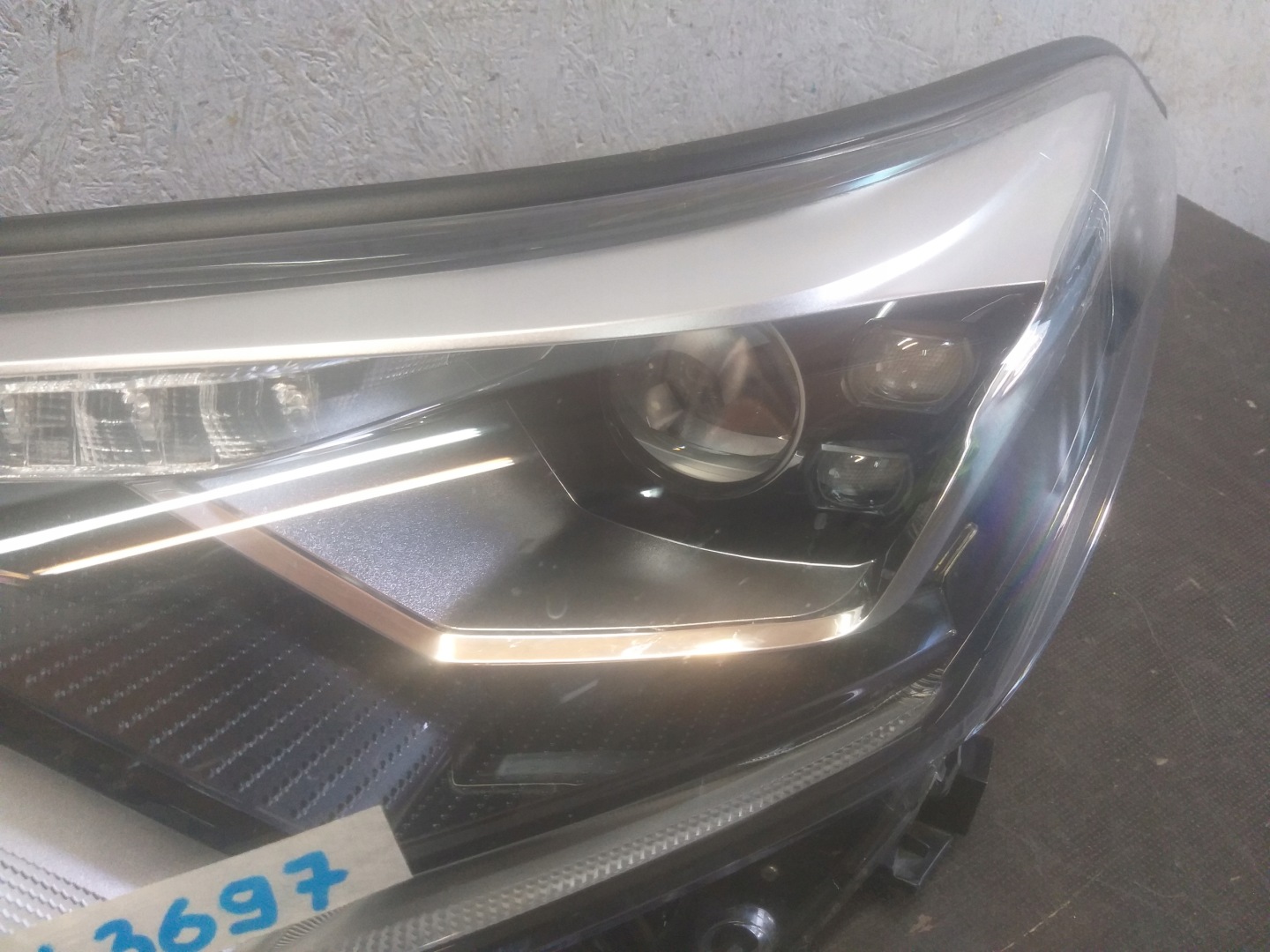 light front left TOYOTA CHR FULL LED 81150-F4170-00