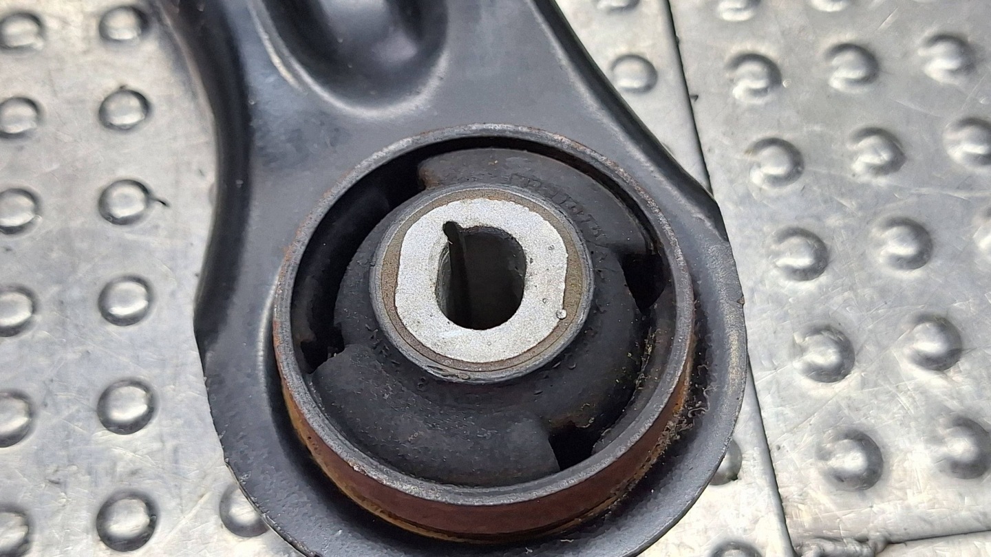 arm left front L1TC-3051-AB FORD PUMA MK2