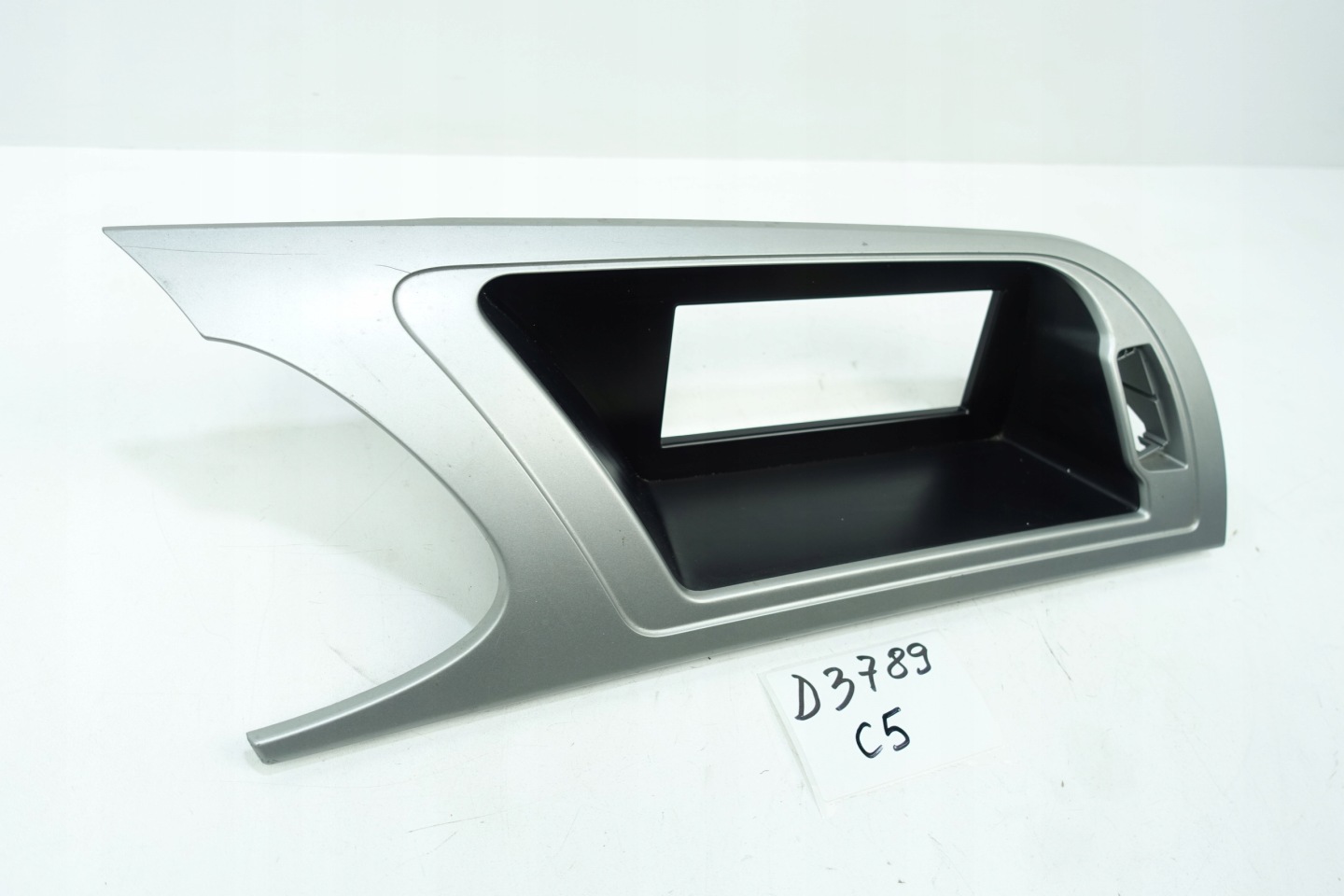 RÁM obal WYSWIETLACZA AUDI A4 B8 8K1857186E