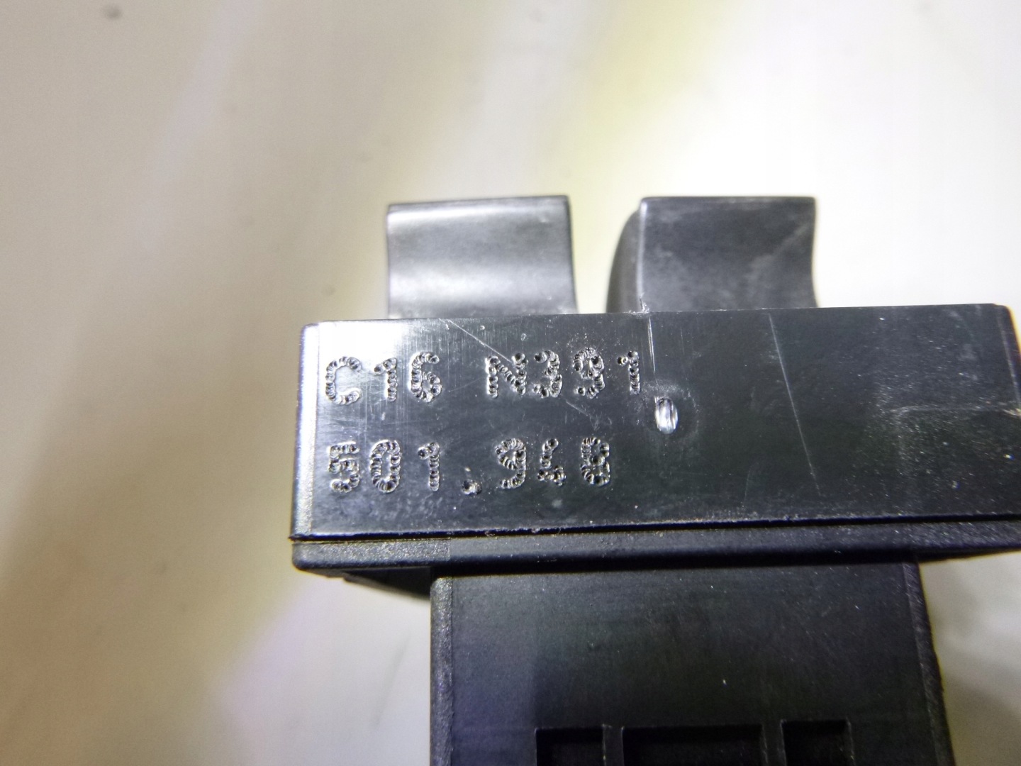 switch panel of the window left Audi A6 C5 04r.