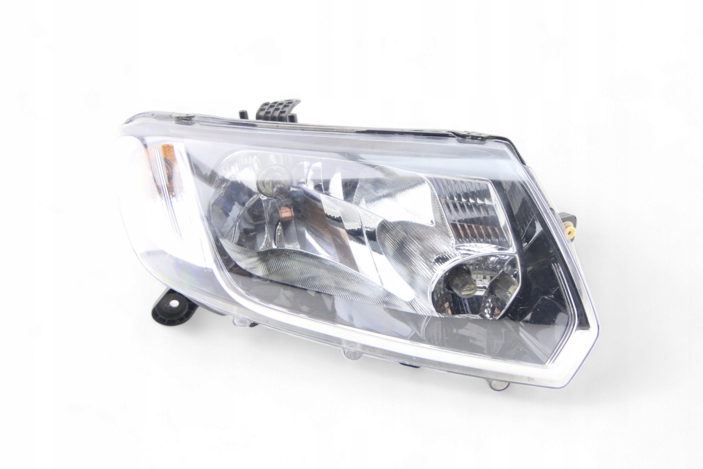 light right front DACIA SANDERO II 2016r. 260102523R Anglik